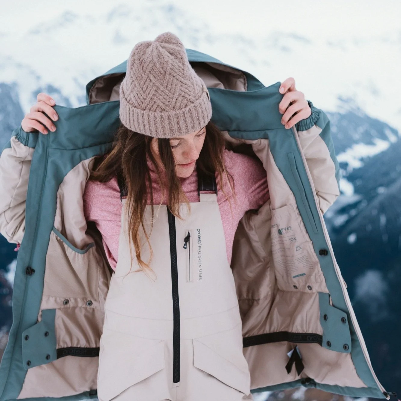 Protest jassen dames winter.jpg