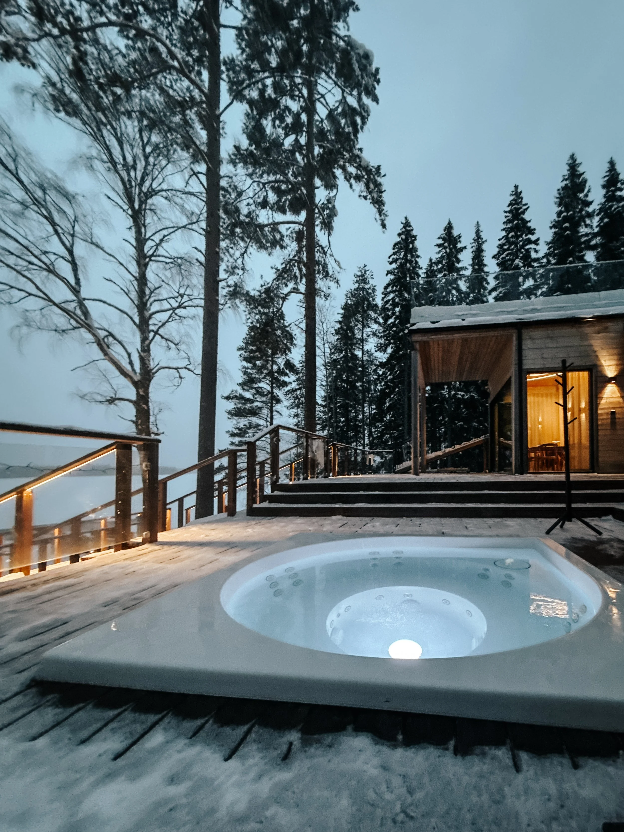 pihlas-resort-winter-jacuzzi.JPG