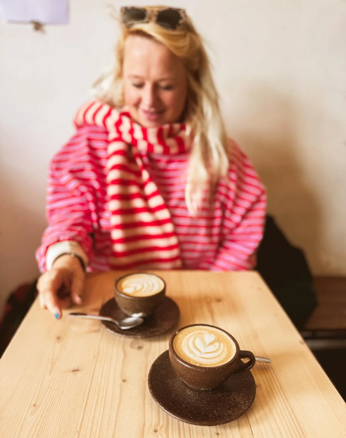 Berlijn is altijd een goed idee 🫶🏻 Love die stad, wat best een wonder is voor iemand die liever in de natuur is dan in drukke steden. Maar voor Berlijn mag je me altijd wakker maken!

1. lekkere cappu bij @oslokaffebar 
2. bloesems in berlijn 💗
3.