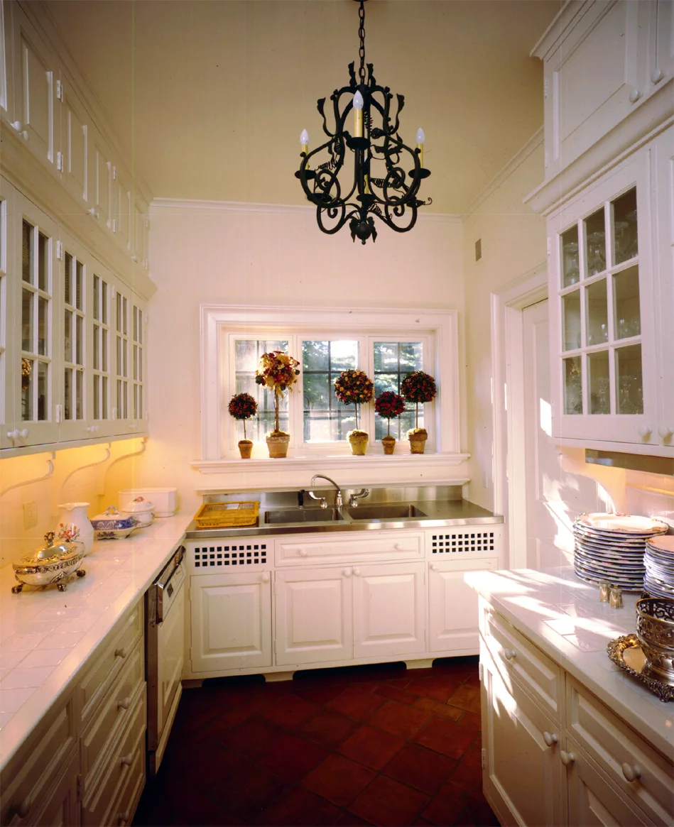 New_Canaan.Connecticut.Forbes.Robert_Orr_&_Associates.Architecture.Landscape_Architecture.New_Urbanism.Kitchen_Pantry.jpg