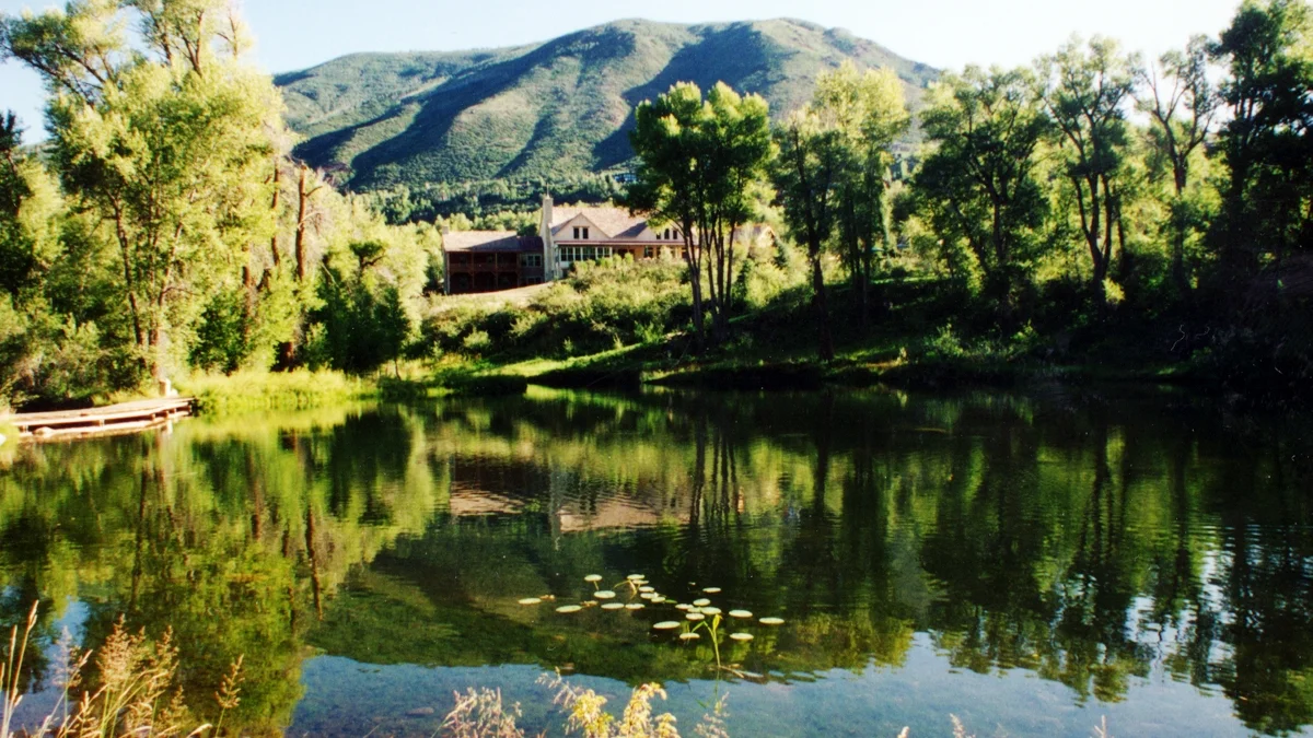 Aspen.Colorado.Bucksbaum_Rainbow_Ranch.Ski_House.Robert_Orr_&_Associates.Architecture.Landscape_Architecture.New_Urbanism.Pond_View2.jpg