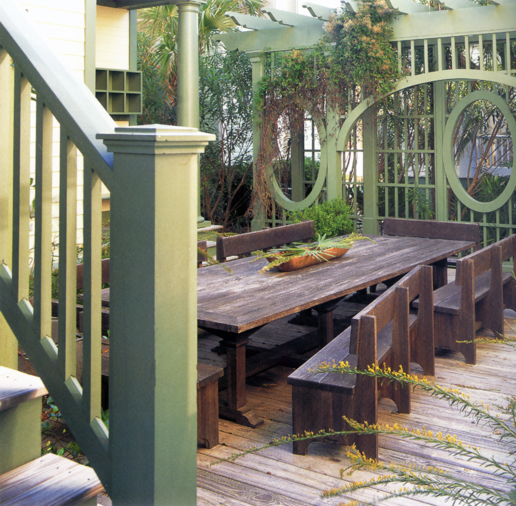 Seaside_Florida.Beach.Natchez_House.New_Urbanism.CNU.Courtyard.Walkable.Robert_Orr_&_Associates.Architecture.Landscape_Architecture.Urbanism.Picnic_TableA.jpg