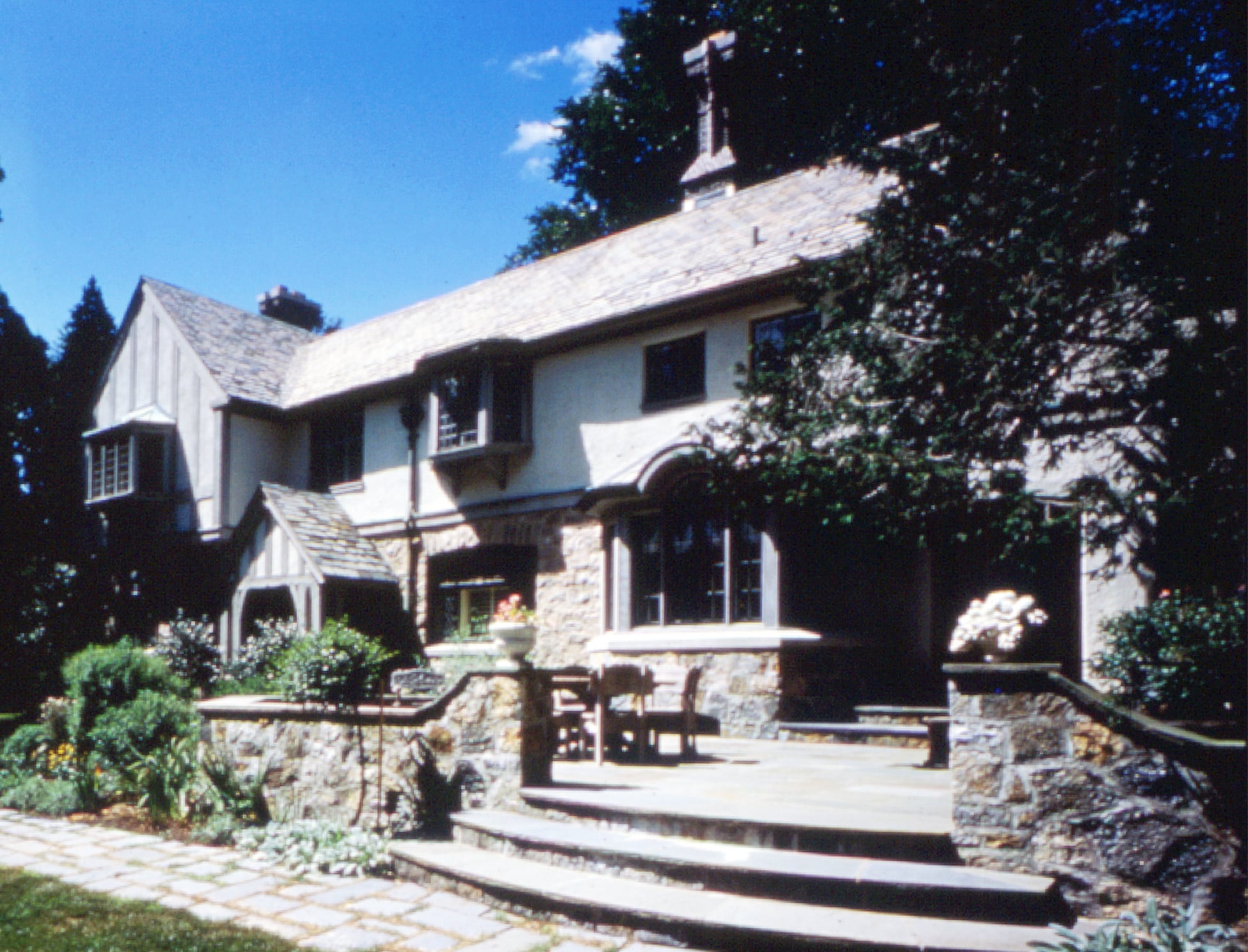 New_Canaan.Connecticut.Forbes.Robert_Orr_&_Associates.Architecture.Landscape_Architecture.New_Urbanism.Cornish.Rear_Terrace_Oblique.jpg