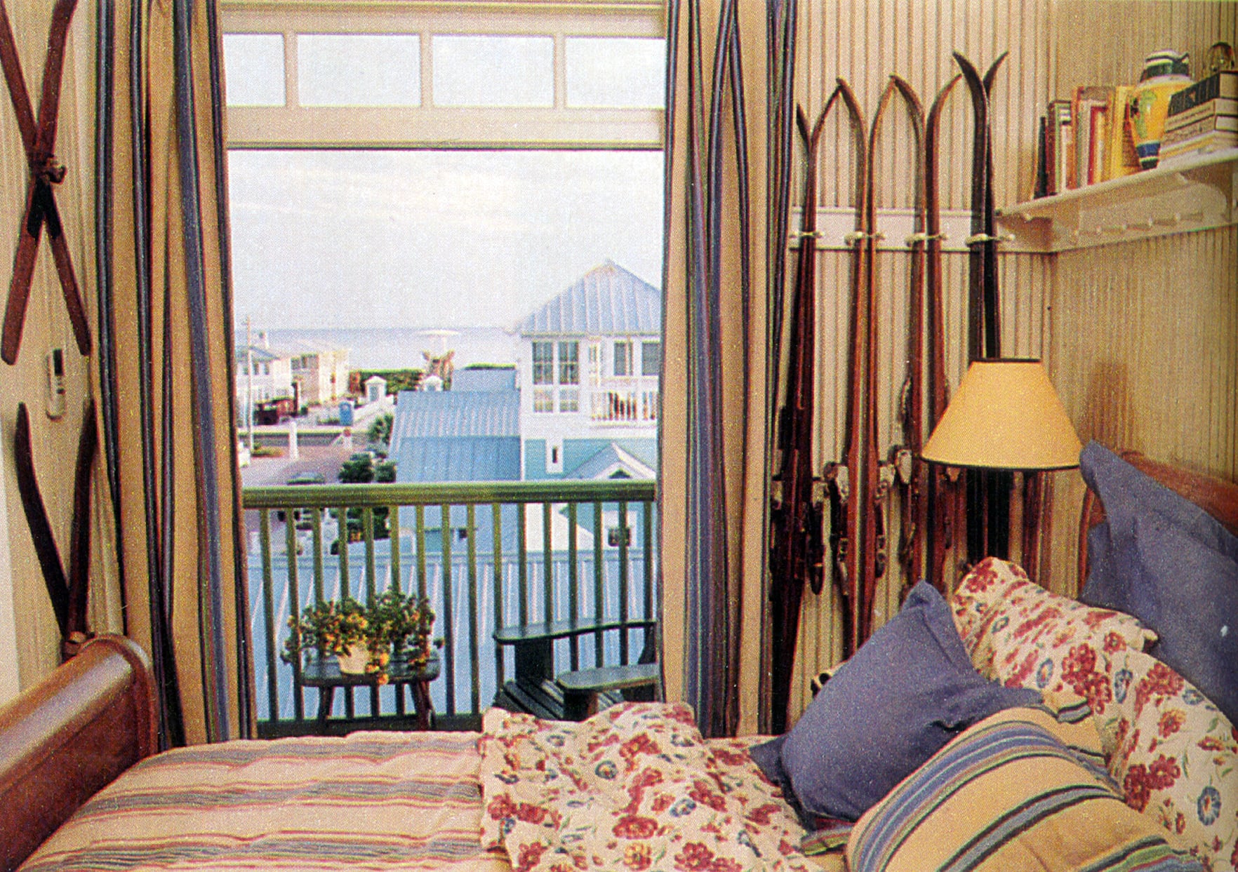 Seaside_Florida.Beach.Natchez_House.New_Urbanism.CNU.Courtyard.Walkable.Robert_Orr_&_Associates.Architecture.Landscape_Architecture.Urbanism.High_Rustler_View2.jpg