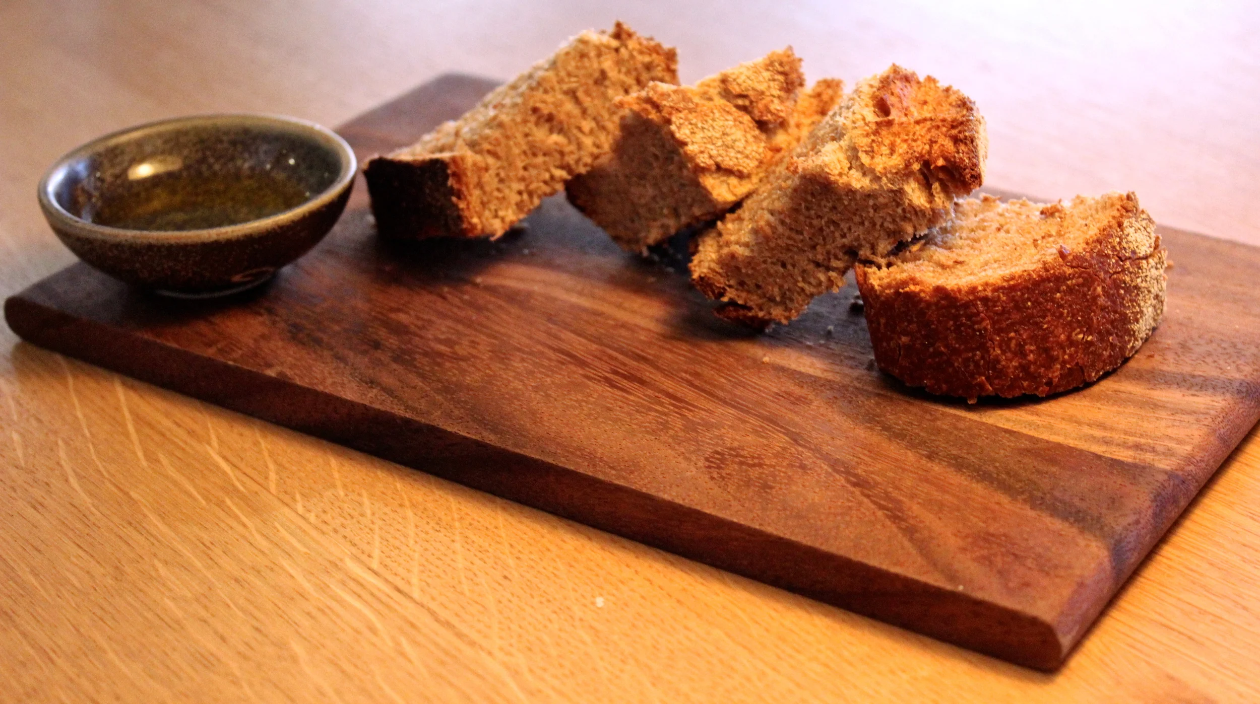 Fresh homemade sourdough bread with rye base - Pan casera de masa madre con base de centeno
