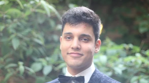 LUIS AVELLANO-KHAN - ENTZ