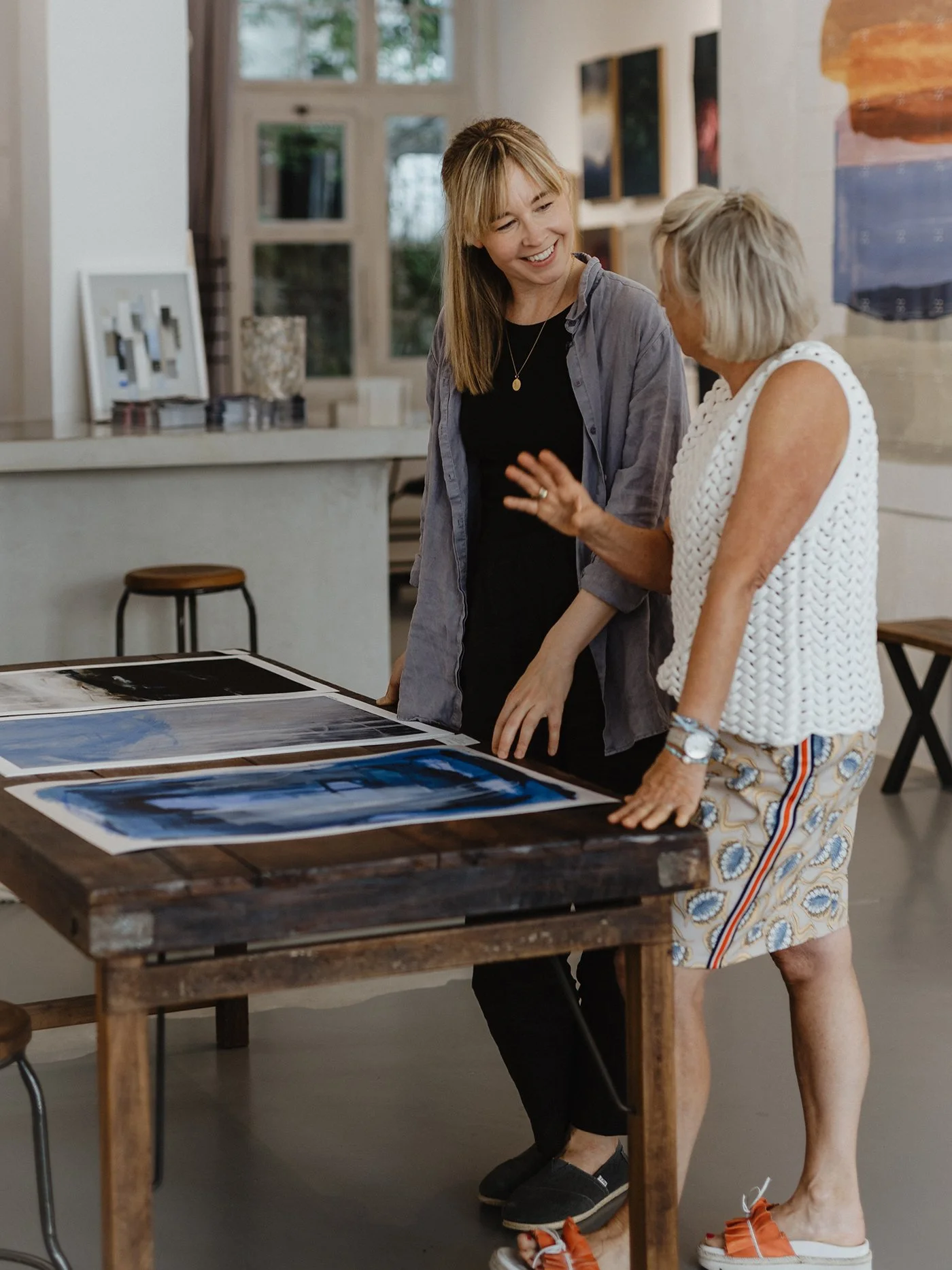 Abstract artist Mareike Böhmer in the gallery while her exhibition talking about art