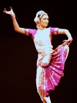  Aarthy Sundar