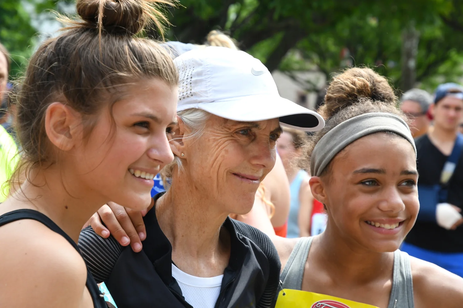 Joan Benoit Samuelson with young fans at 2018 Freihofer’s Run. Michael Farrell/Times Union