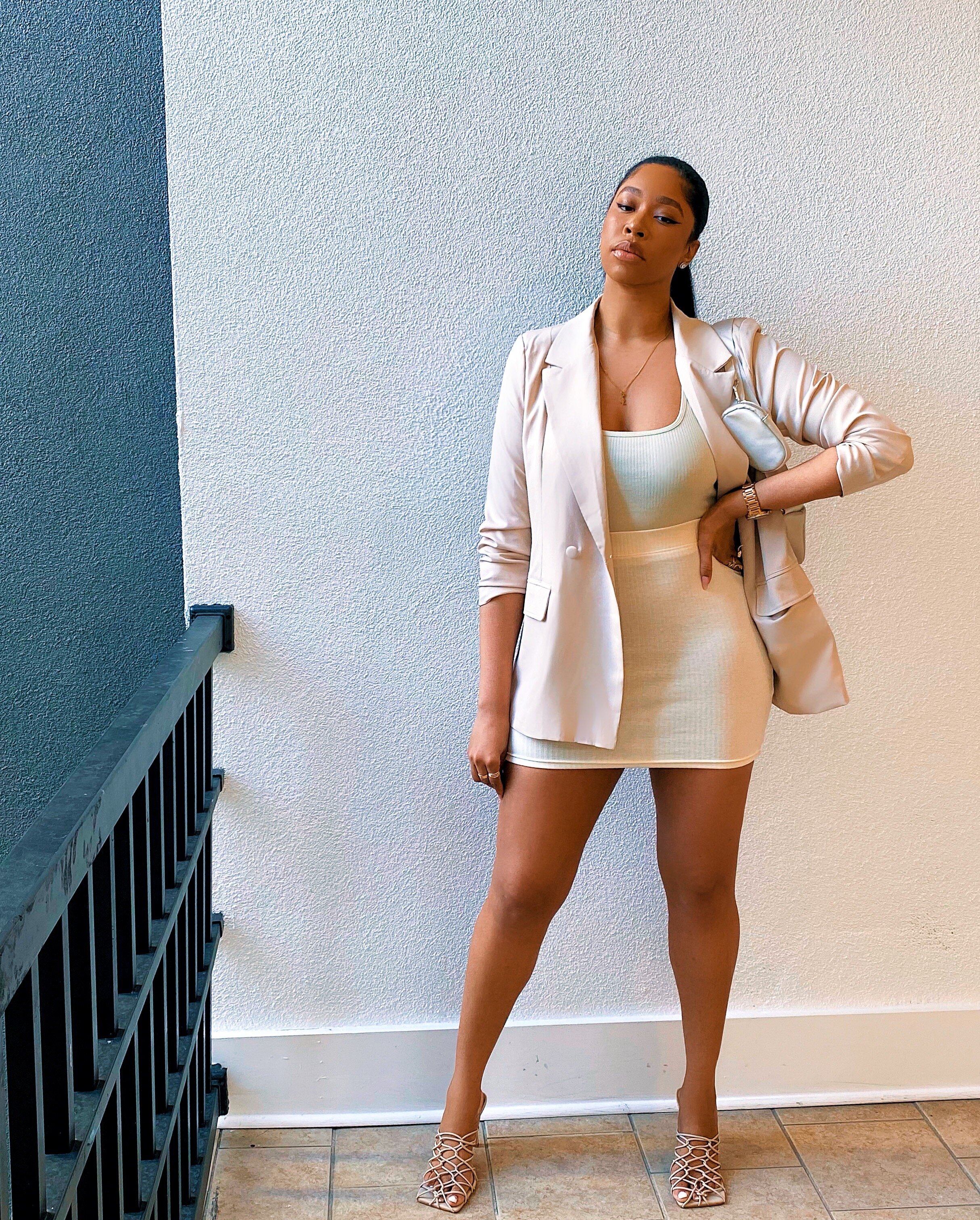   Blazer    https://rstyle.me/cz-n/ev8tricyh67    Top&nbsp;    https://rstyle.me/cz-n/euwqkkcyh67    Backup bodysuit    https://tidd.ly/2L1HDfq    Similar skirt    https://tidd.ly/37WoxAp    Bag    https://tidd.ly/2KYnx5M    Shoes    https://rstyle.m