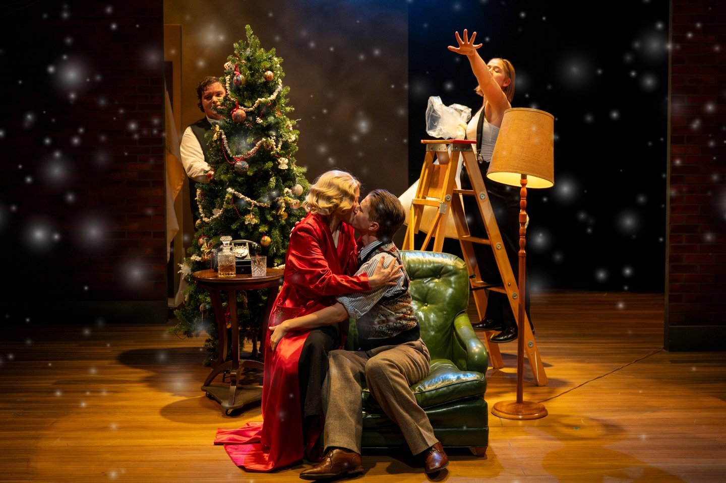 Happy Holidays from Teatro Live!

We hope you&rsquo;ll join us in taking a small intermission to celebrate the festive season with the people you love! Our offices will be closed from December 15th to December 26th. While we&rsquo;re away from our de