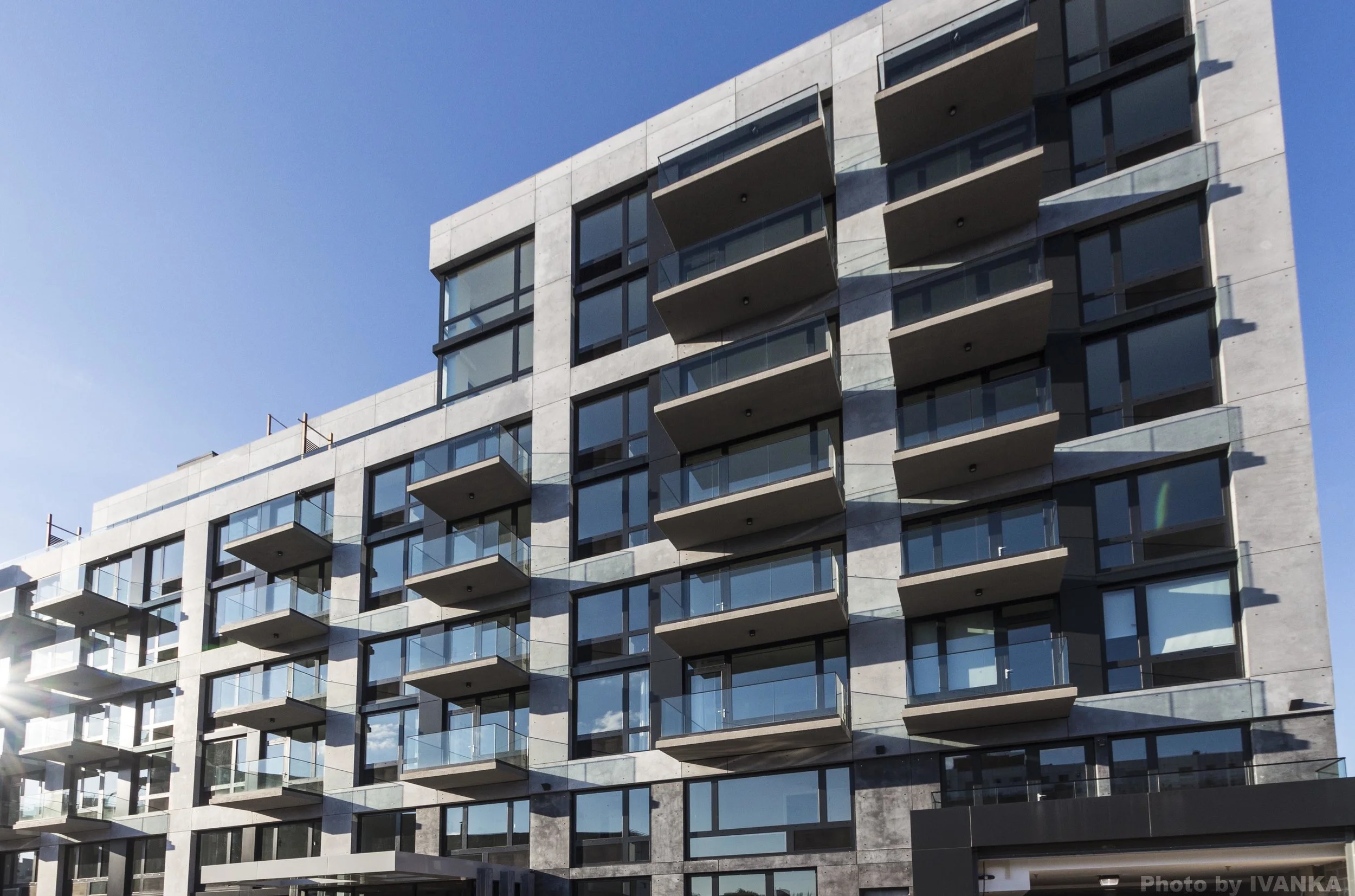 Located a block away from the Corten-clad Barclay Center, 670 Pacific lies within the urban landscape of the developing Atlantic Yards. The new construction of an eight-story, 86-unit building capitalizes on its surroundings with fantastic views. Materials were chosen with the client to reflect the industrial context of the area while integrating easily with future designs.