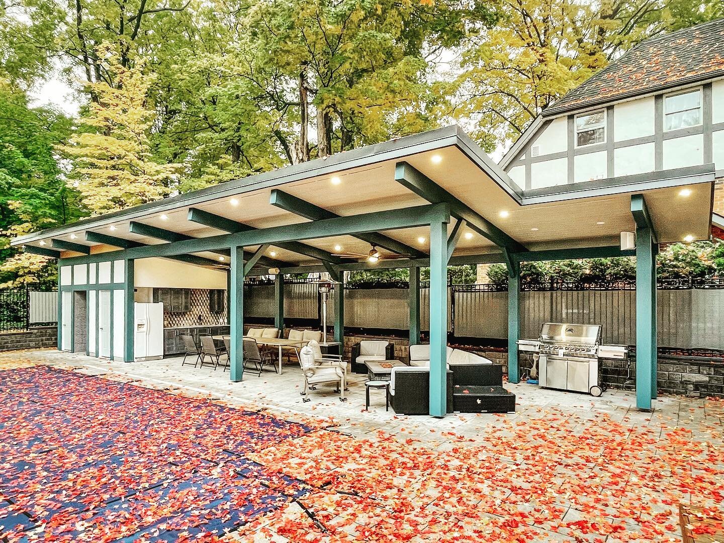 Almost time to use this timber frame pool shelter we finished last fall!

#cabininthewoods #cabinlife #cabins #interiordetails #interiordesignideas #details #dreamhome #dreamhomegoals #georgianbay #georgianbaylife #nature #muskoka #designbuild #musko