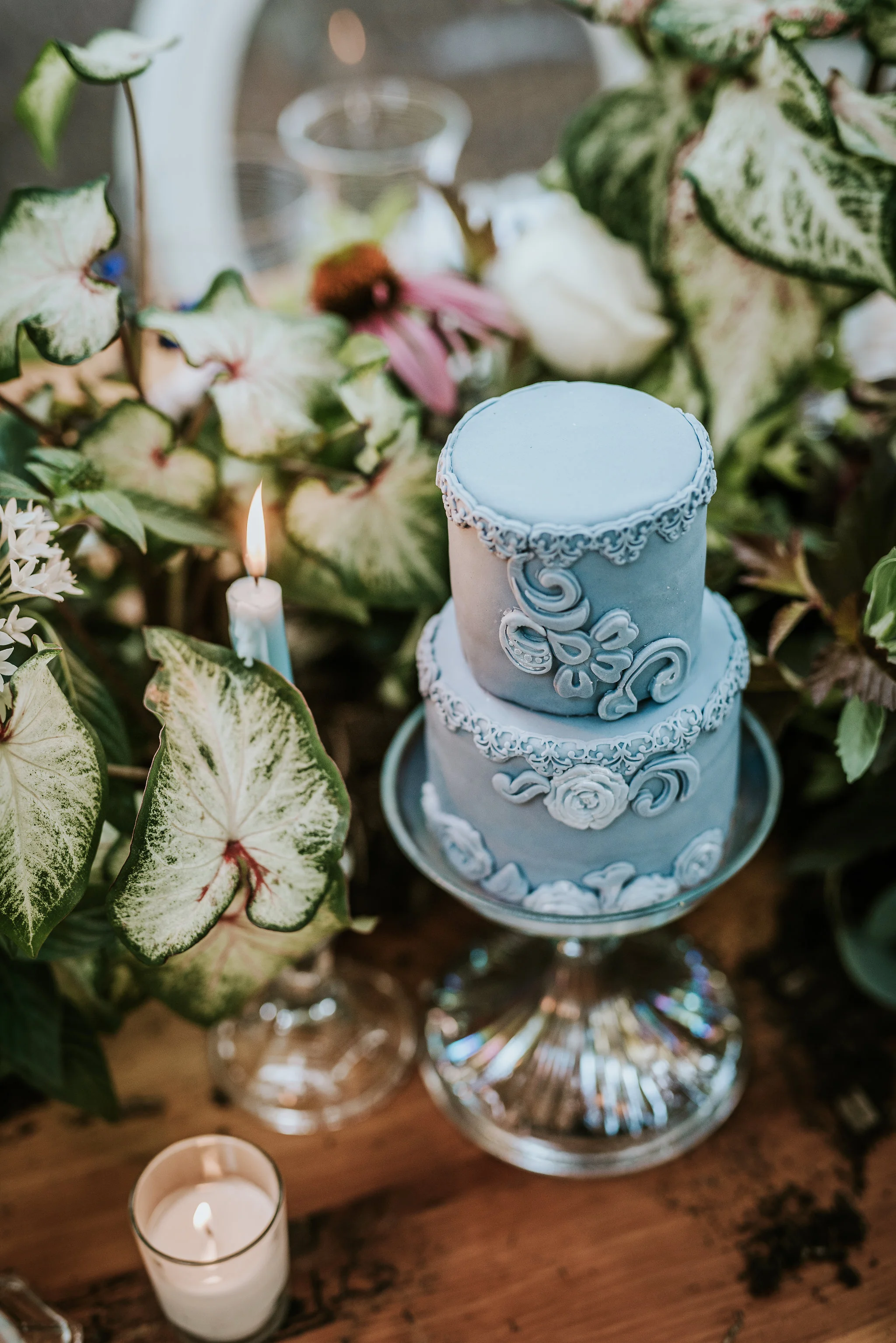 Image by M2 Photography * Floral by Belovely * Cake by Clara's Groovy Deliciousness