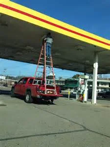 Safety_Ladder_In_Pool.jpg