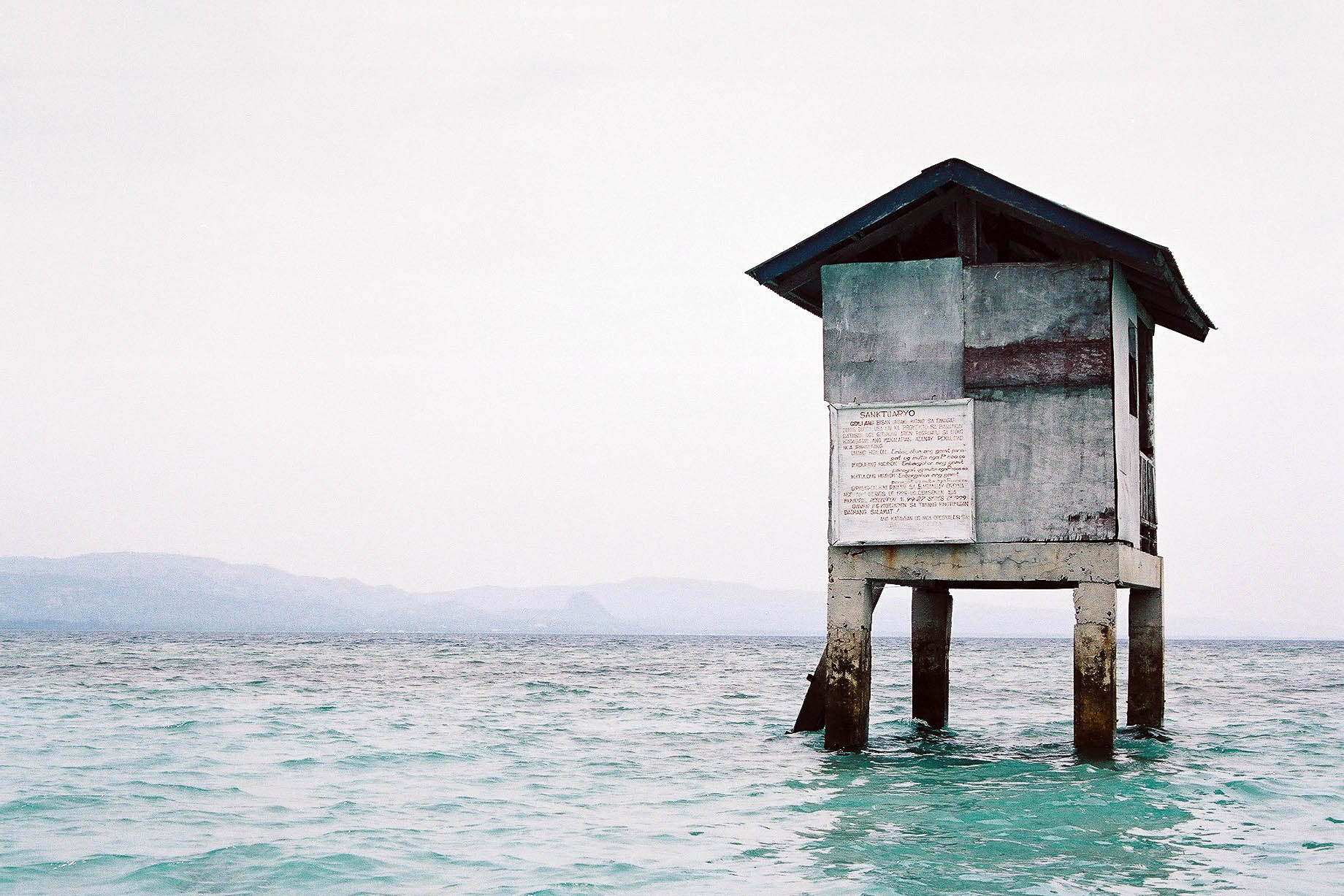 An MPA guardhouse on Danajon Bank, Philippines. Eulalio Guib/Project Seahorse