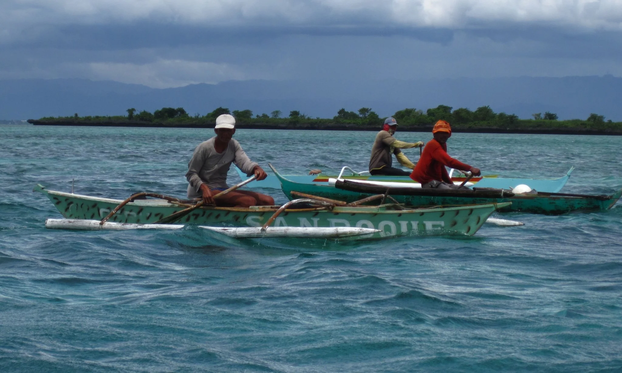 Hand line fishers on Danajon Bank. Photo by Jennifer Selgrath/Project Seahorse