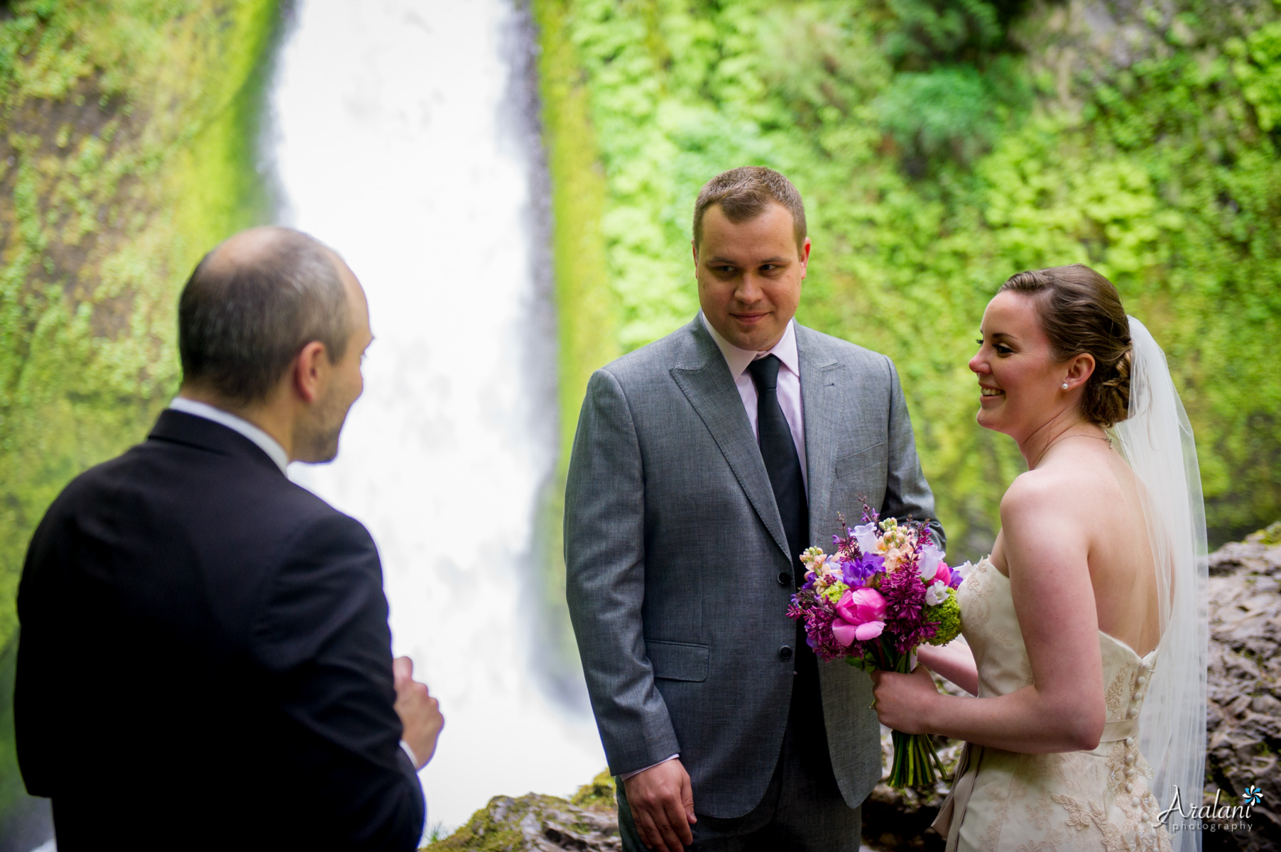 Wahclella_Falls_Elopement0017.jpg