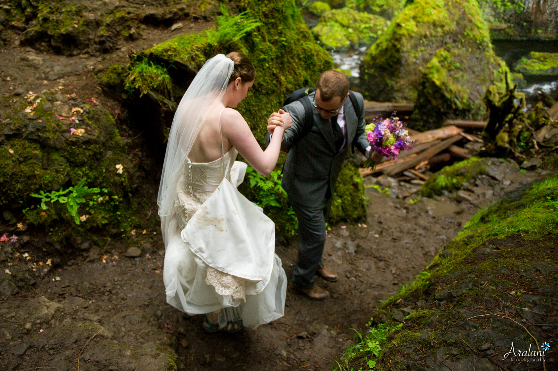 Wahclella_Falls_Elopement0026.jpg