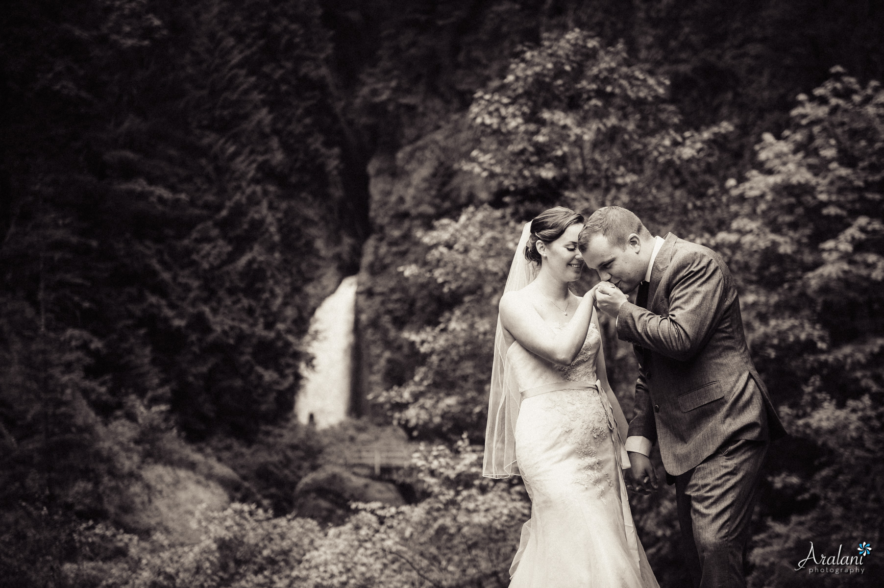 Wahclella_Falls_Elopement0030.jpg