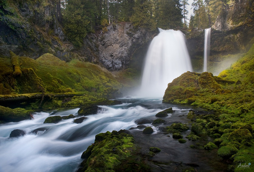Ara+Roselani+-+Aralani+Photography+-+Sahalie+Falls+Waterfall+Oregon.jpg