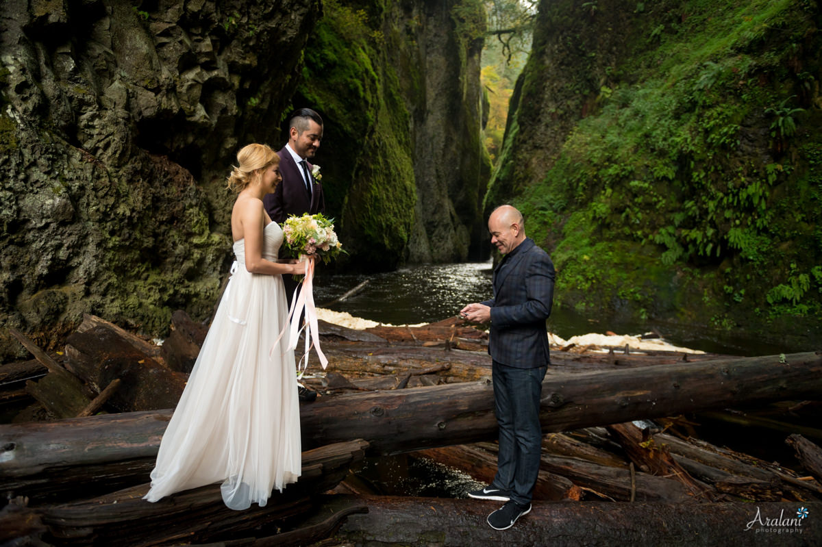 Oneonta_Gorge_Elopement010.jpg