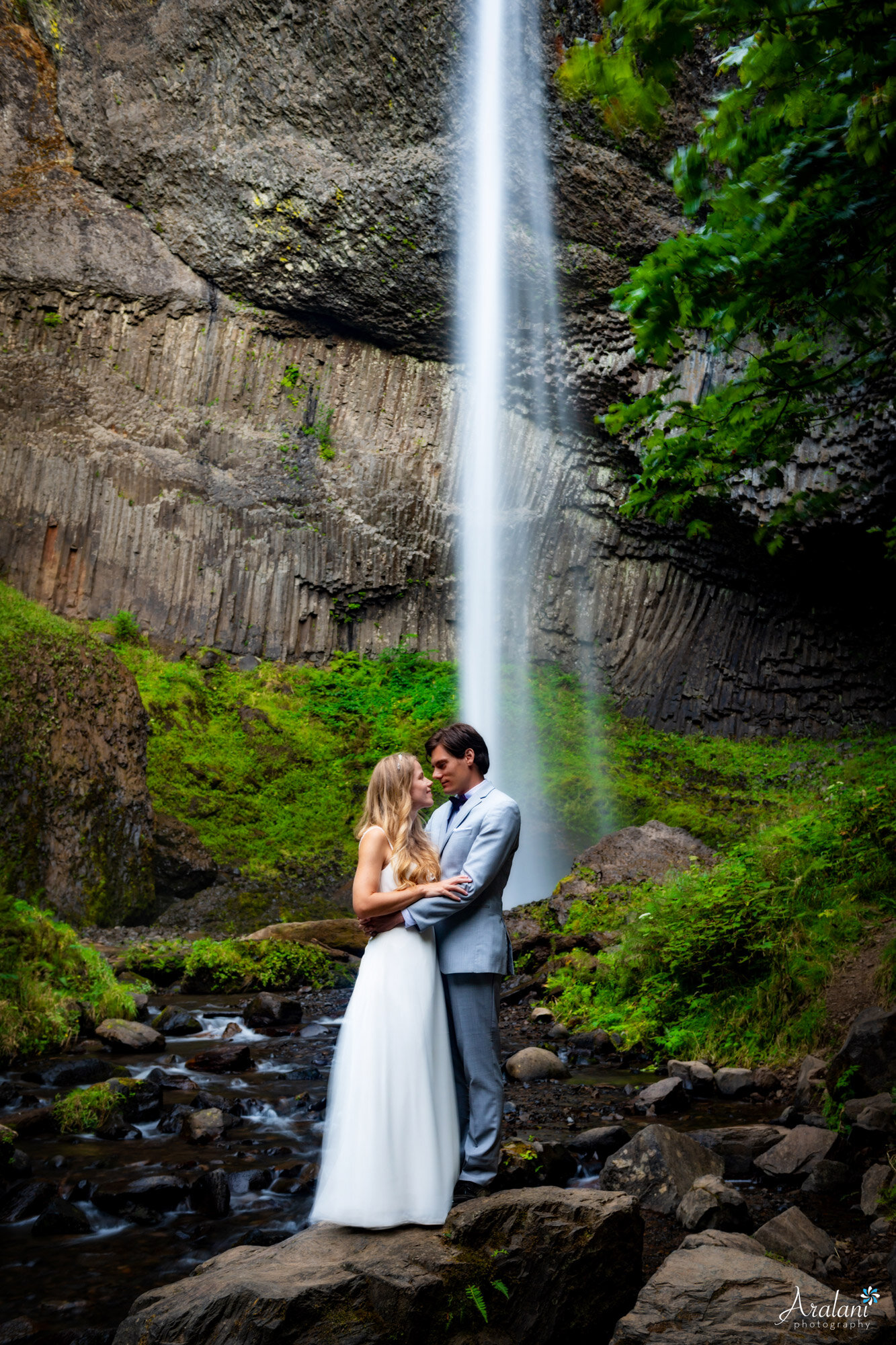 Courtney-Jimmy-031-Columbia-River-Gorge-Government-Cove-Latourell-Falls-Oregon-Wedding-Elopement-Photographer-Aralani-Photography-Courtney_Jimmy_W0232.jpg