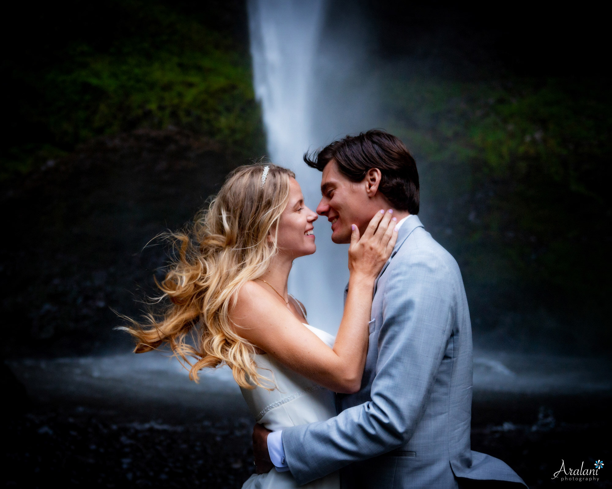 Courtney-Jimmy-034-Columbia-River-Gorge-Government-Cove-Latourell-Falls-Oregon-Wedding-Elopement-Photographer-Aralani-Photography-Courtney_Jimmy_W0240.jpg