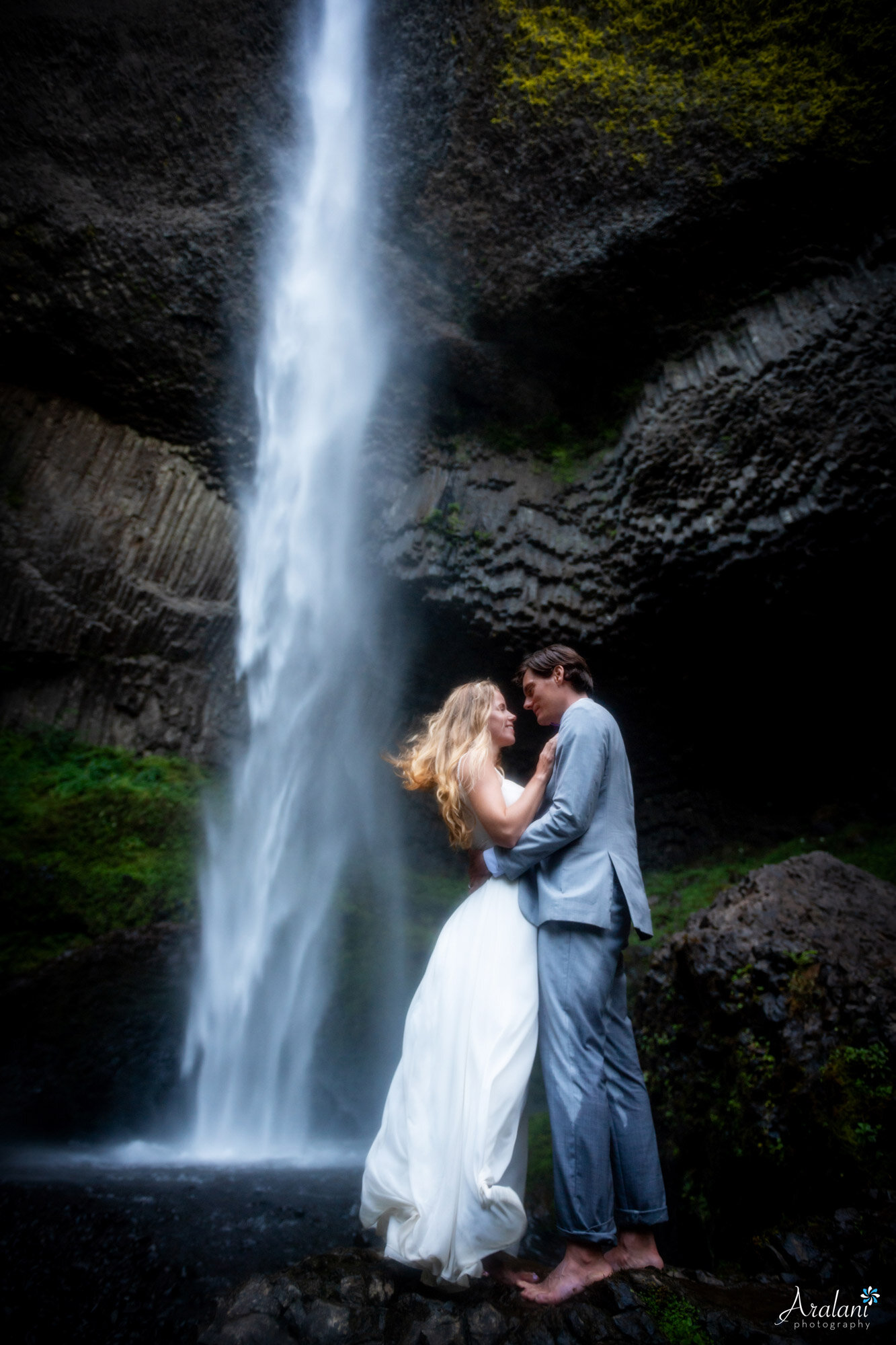 Courtney-Jimmy-039-Columbia-River-Gorge-Government-Cove-Latourell-Falls-Oregon-Wedding-Elopement-Photographer-Aralani-Photography-Courtney_Jimmy_W0254.jpg