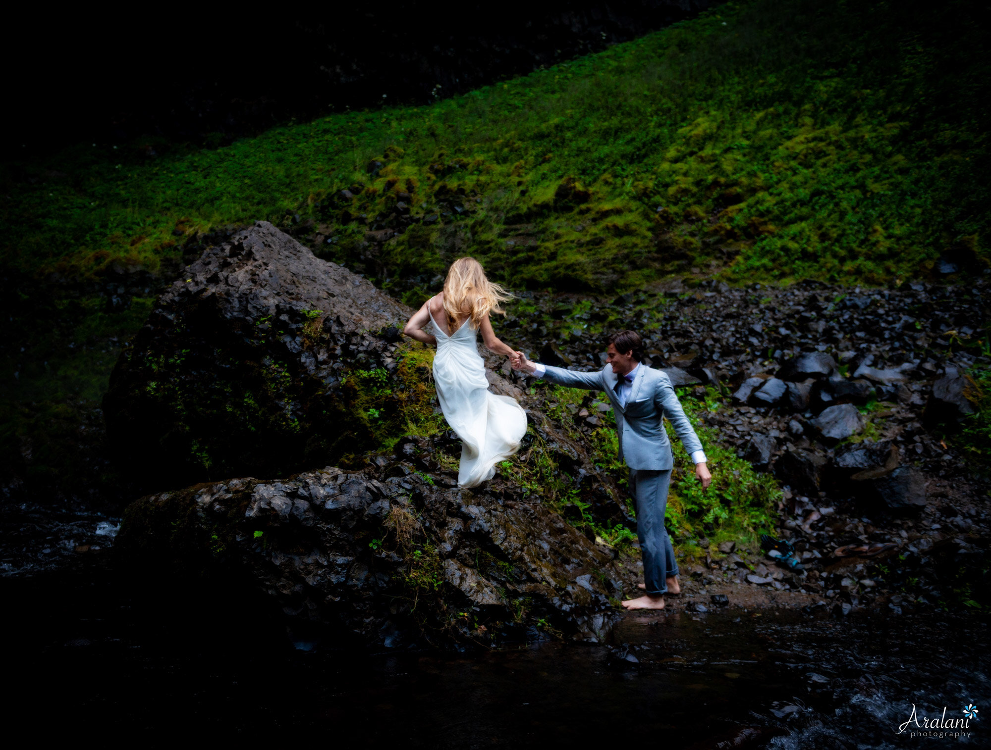 Courtney-Jimmy-040-Columbia-River-Gorge-Government-Cove-Latourell-Falls-Oregon-Wedding-Elopement-Photographer-Aralani-Photography-Courtney_Jimmy_W0255.jpg