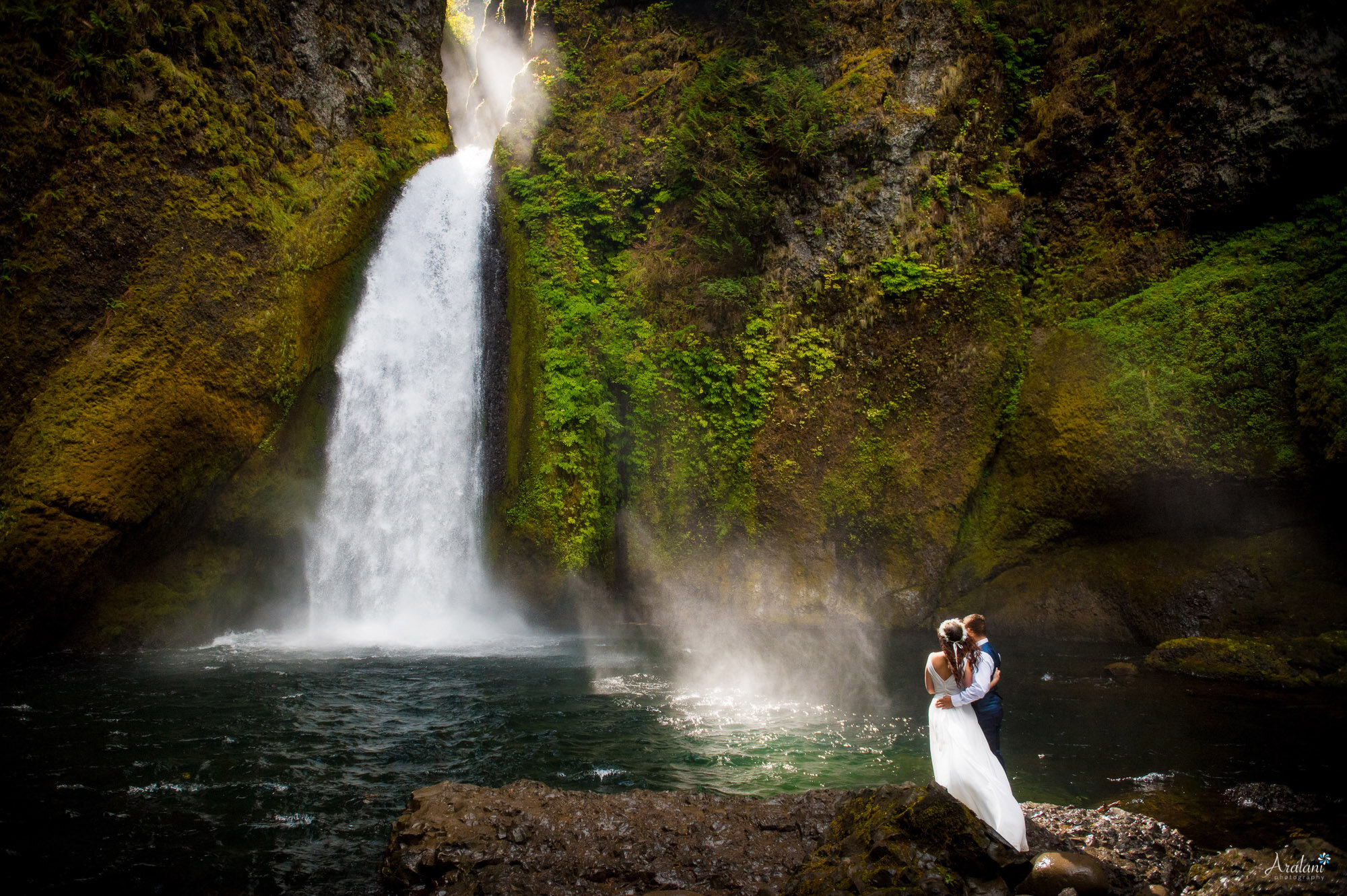 008_Sibel-Manuel-002-Wahclella-Falls-Waterfall-Oregon-Wedding-Photographer-Aralani-Photography-Sibel_Manuel_W0209.jpg