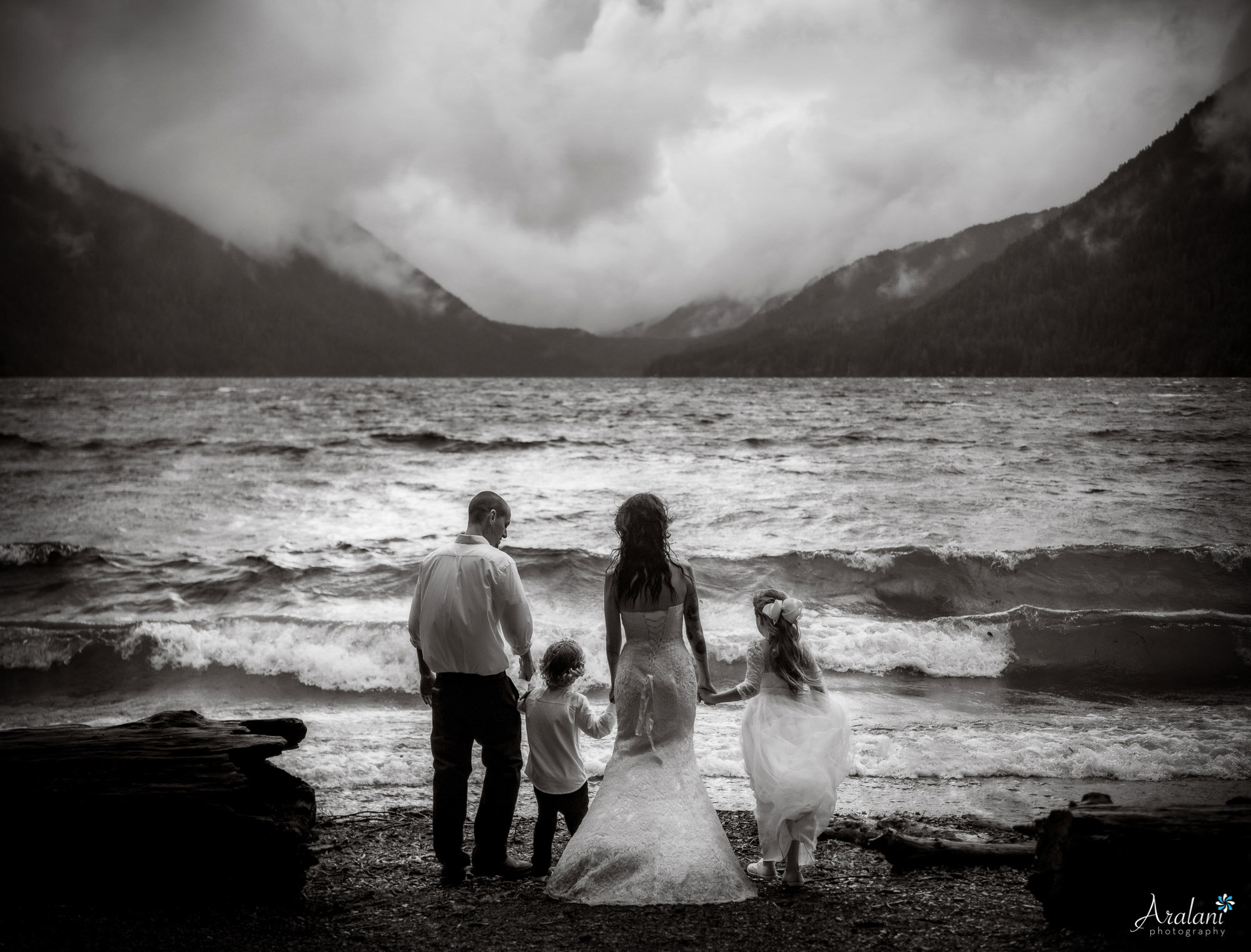 Aralani-Photography-018-Lake-Crescent-Olympic-Peninsula--Washington-Wedding-Elopement-Photographer-Aralani-Photography-Heather_Ryan_W0107.jpg