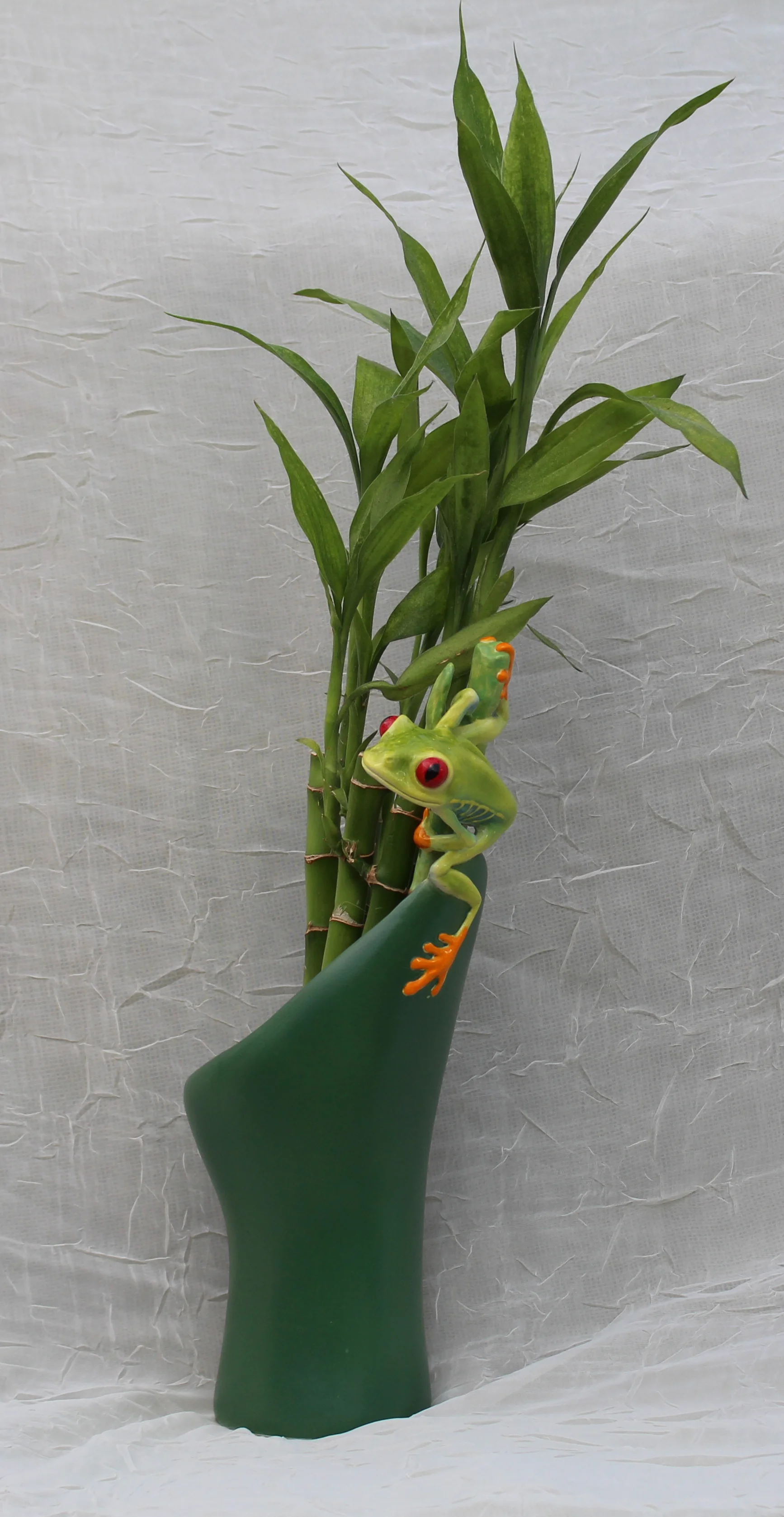 Frog green vase.JPG