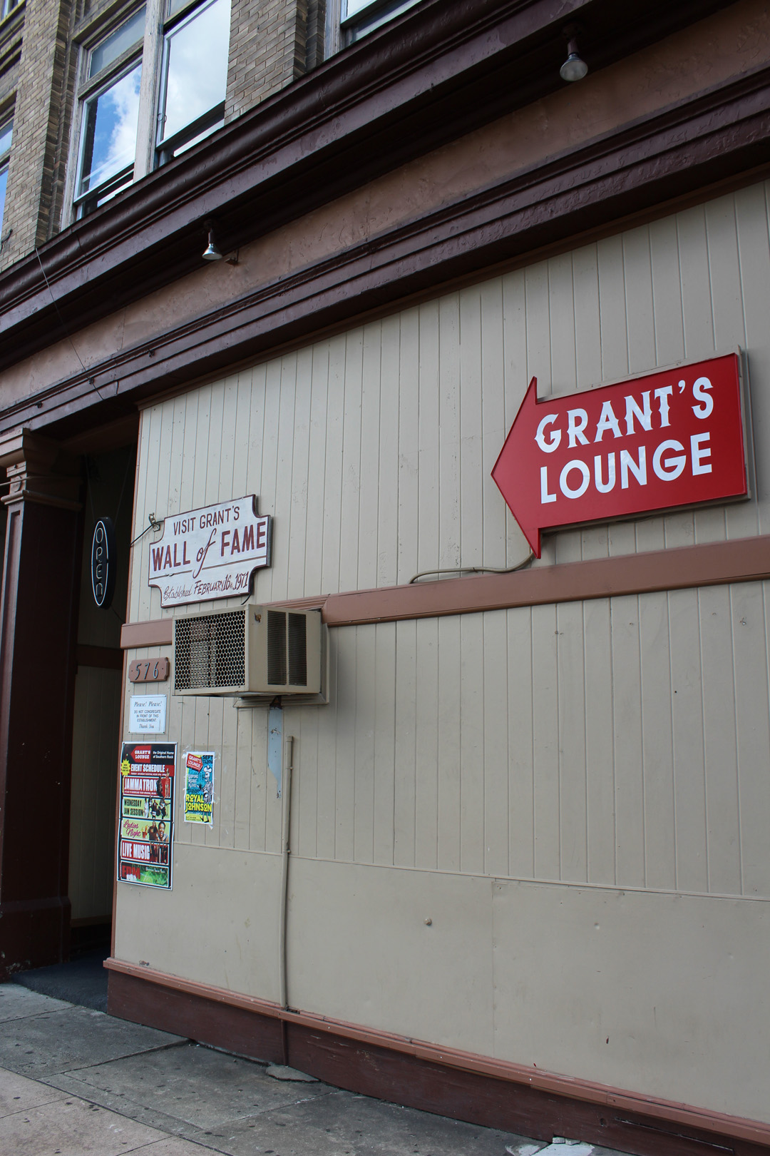 Grant's Lounge