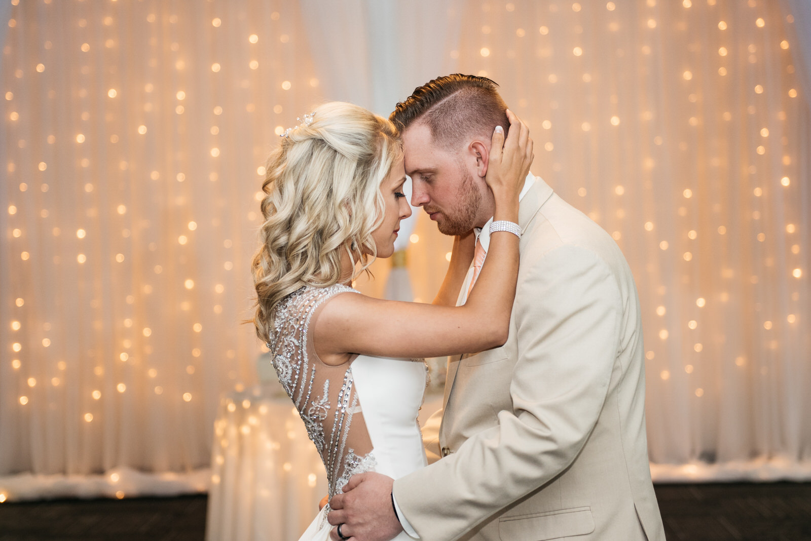 Sunset_Room_Wedding_Photos_077.jpg