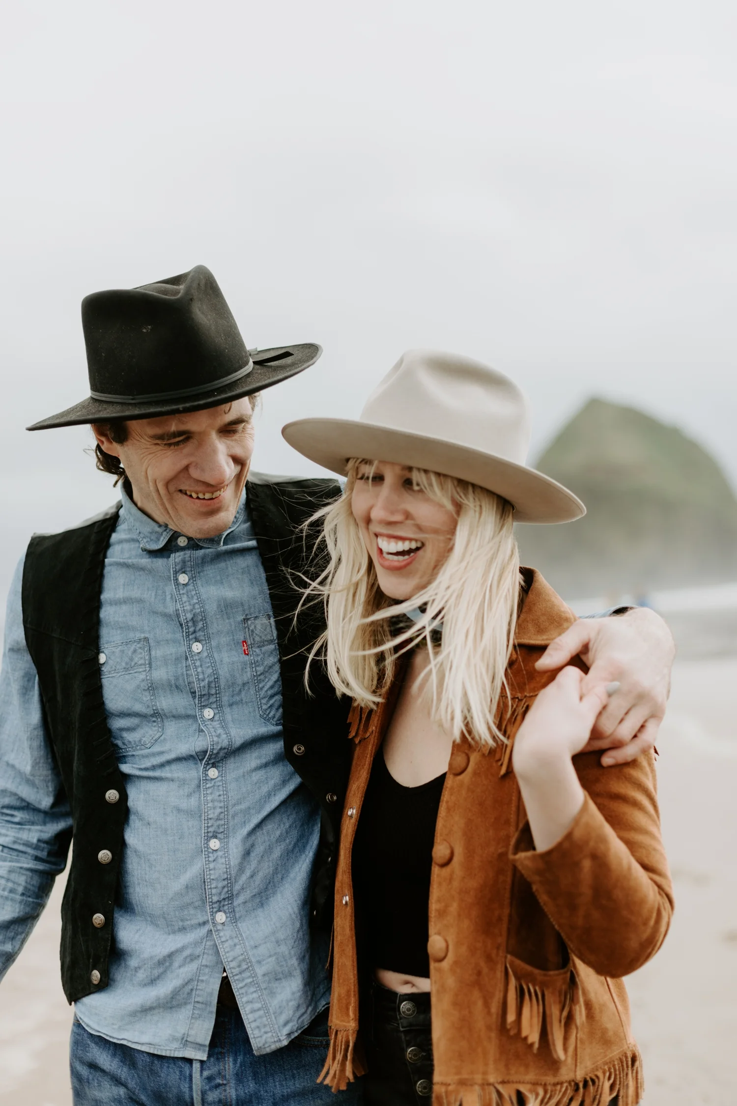vintage-western-oregon-couple-photography-2018-04-25_0056.jpg