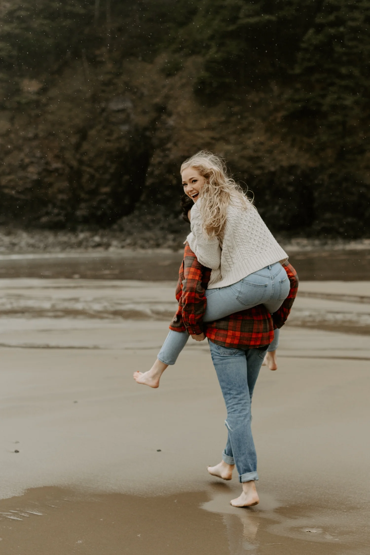 rainy-oregon-coast-adventure-couples-photography-2018-05-02_0095.jpg