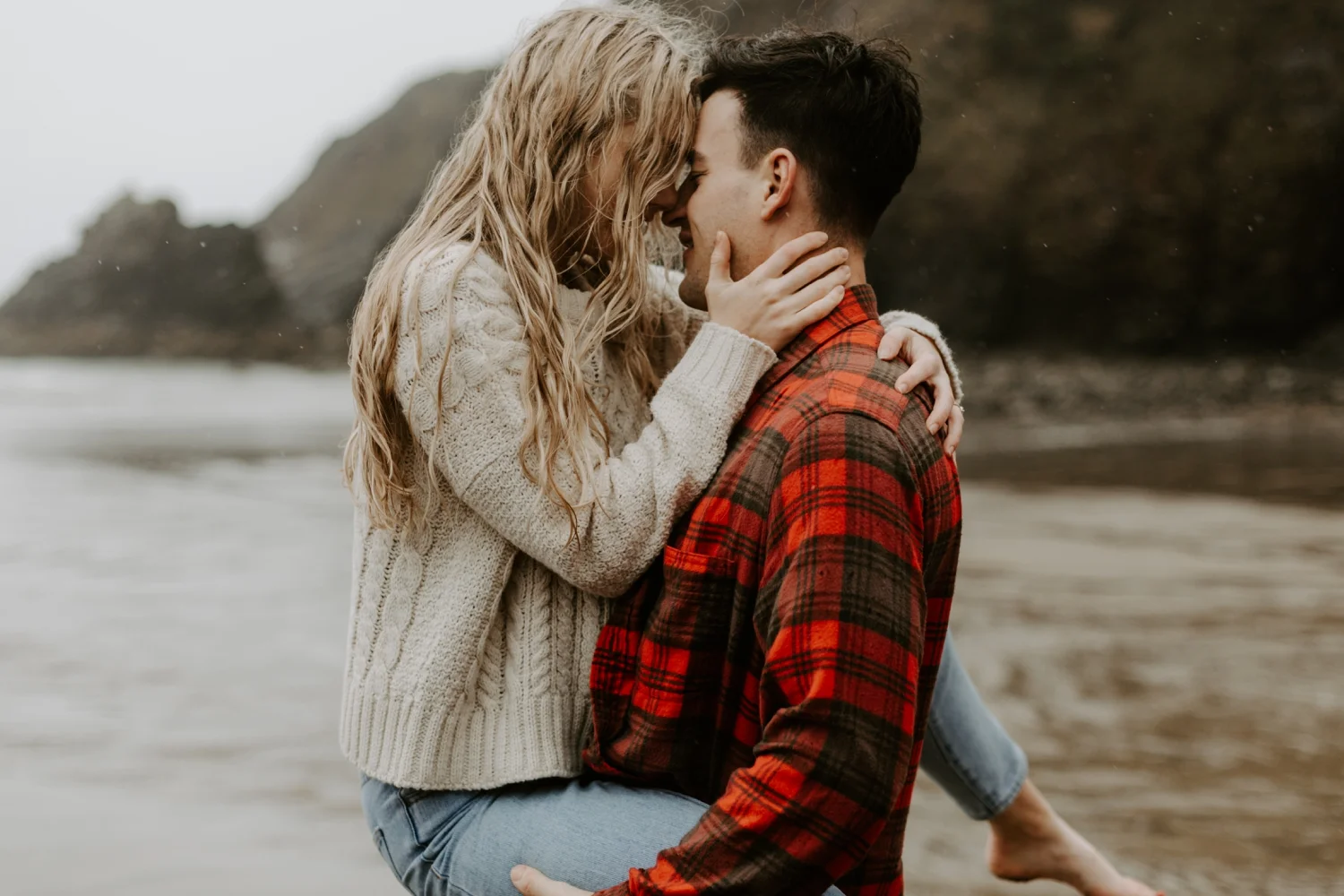 rainy-oregon-coast-adventure-couples-photography-2018-05-02_0104.jpg