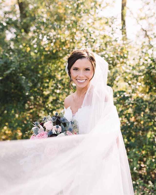 A bridal portrait of Lynsey ✨
Dress: @pronovias 
Venue: @whiteoakchateau 
Videographer: @dbarrettstudios 
Second shooter: @_ivychristina 
#gracevphoto #iawedding #iowawedding #iowabride #midwestbride #iaweddingphotographer #mnweddingphotographer #mnp