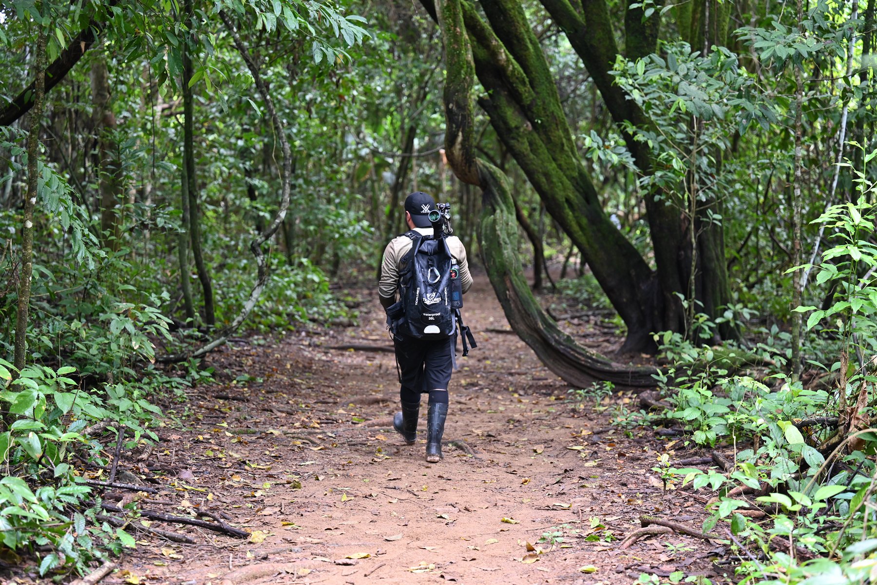 Guide on trail