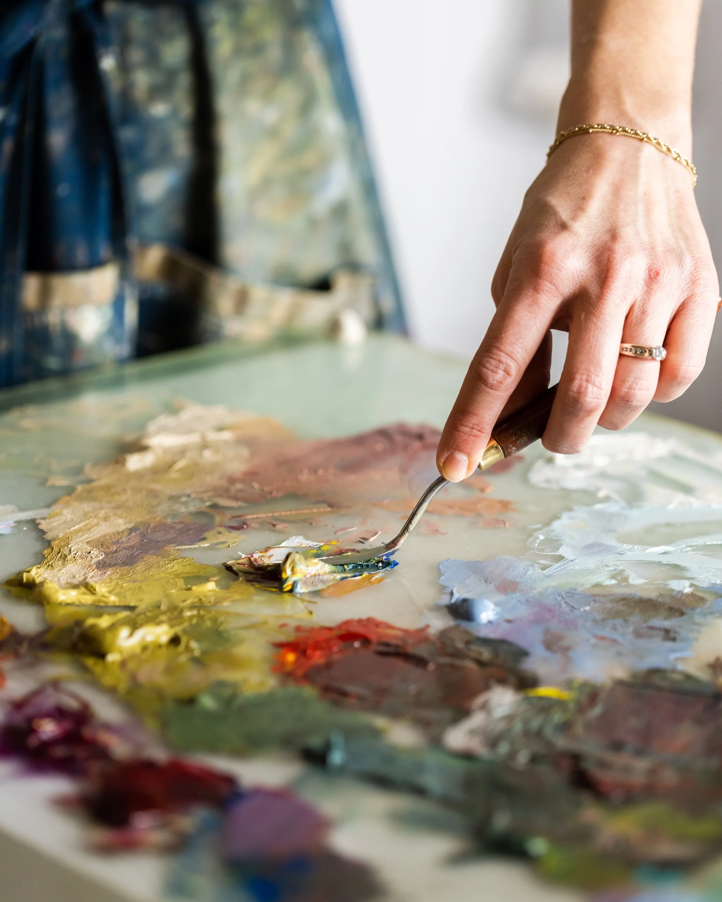 Idaho landscape painter Allie Zeyer mixing oil paint at her studio in Meridian, ID