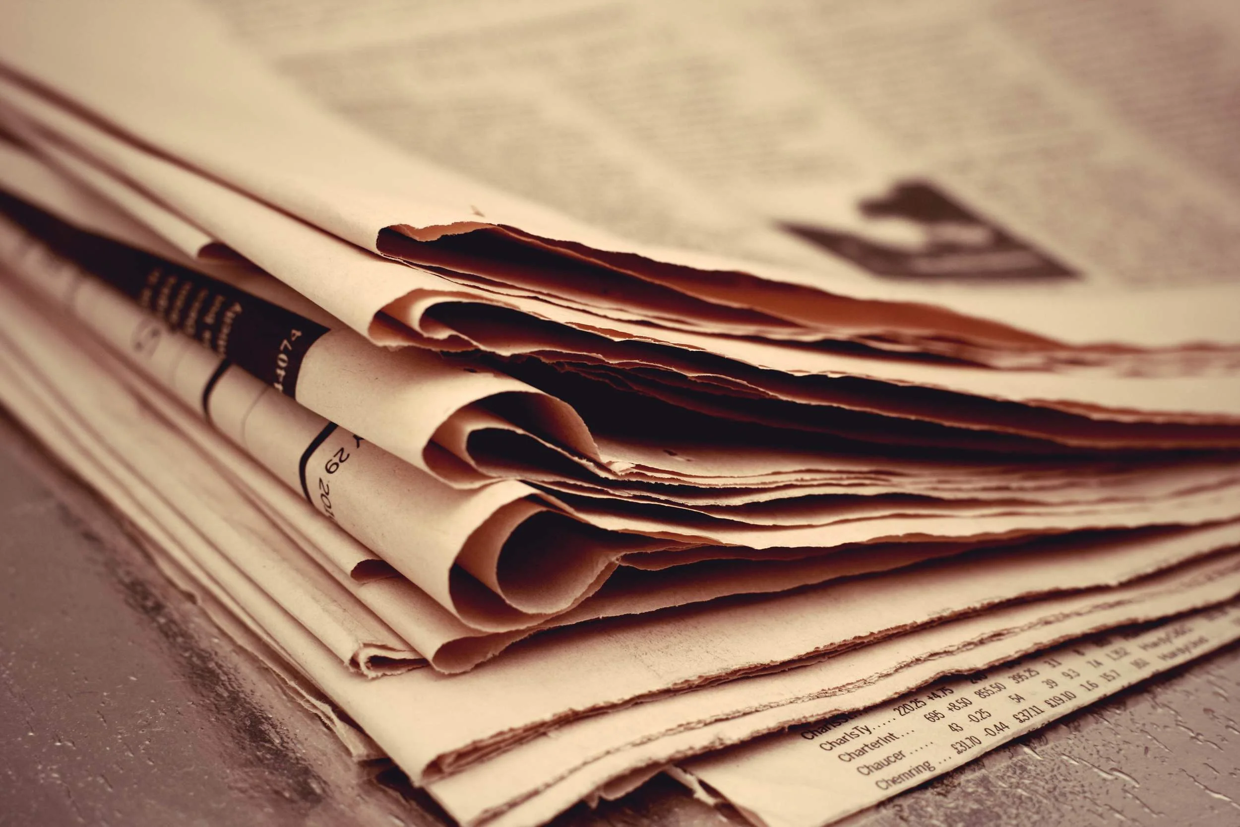 pile-of-newspaper_fkjobODO_Fotor.jpg