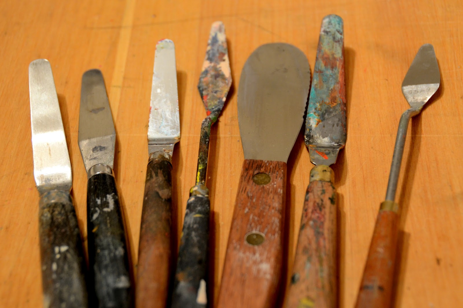 Examples of different palette knifes