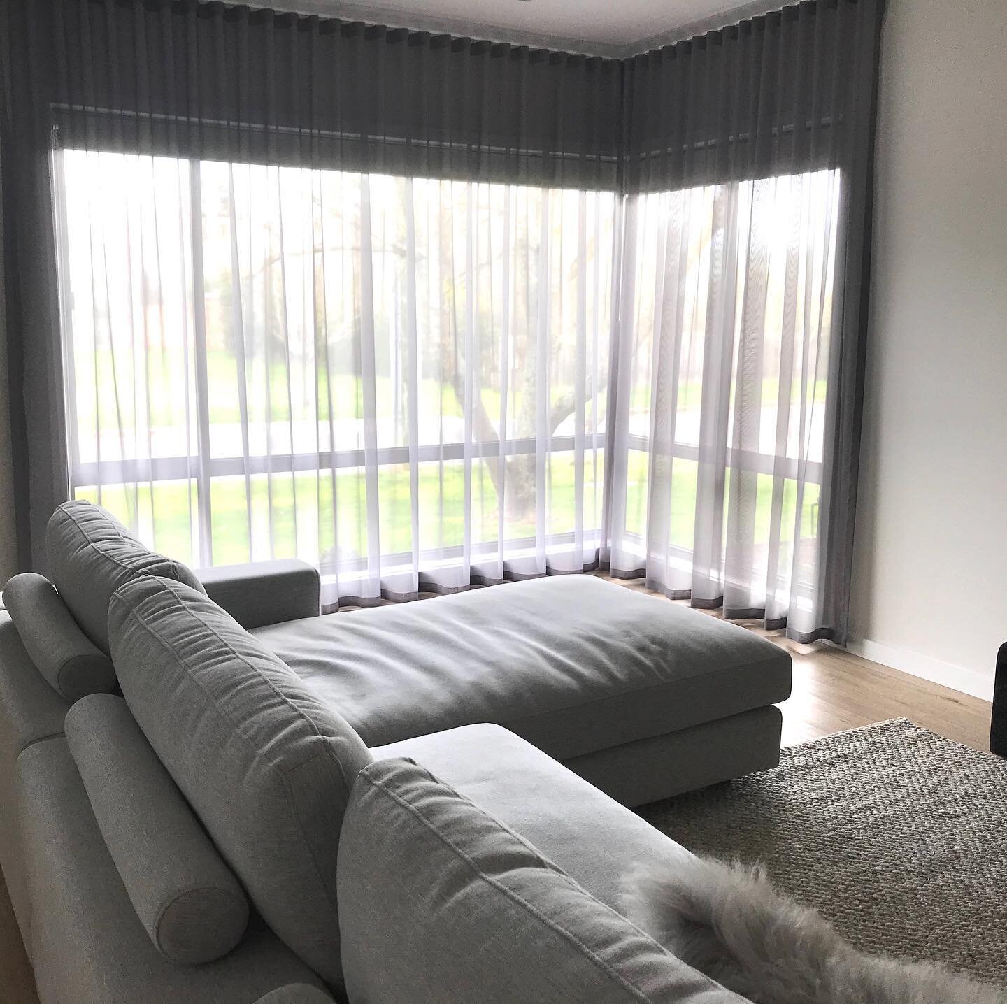 Hung the curtains today and delivered the rug. The room is coming together just need to add the scatter cushions. #thatspeciallookinteriordesign #sfoldcurtains #weaverugs #warwickfabrics