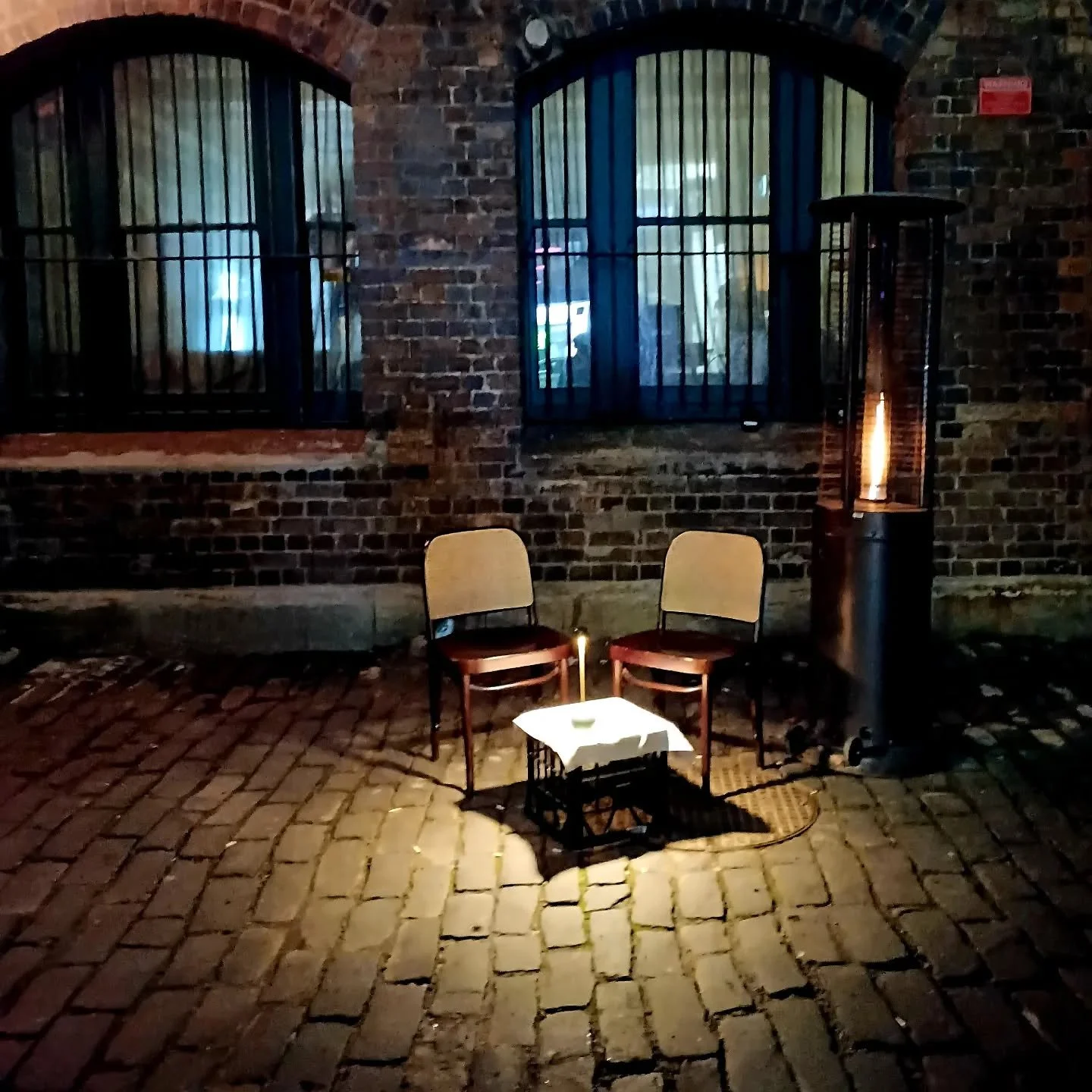 Our third time dining  @letrahouse on the weekend. What a treat!

It's our hot fave to impress  friends visiting from out of town. 

Ticks all the boxes: 

🧩hard to find, mysterious entrance

✨️dam sexy lighting 

🦪 gorgeous food + wine🍷 

🤗 frie