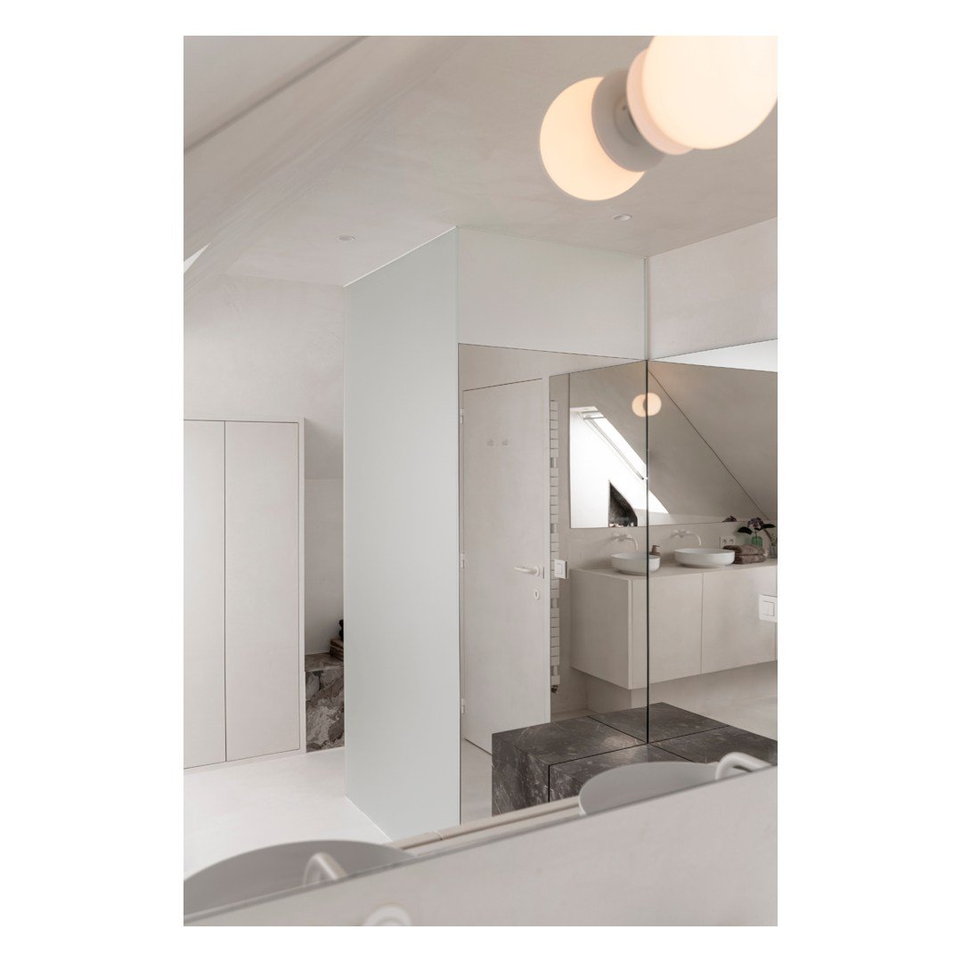 de rust badkamer met natuurlijke accenten

badkamer SOLE. 
2024 

foto's: @k.verdru.photos 

#interieurarchitectuur #witblad #renovation #interiordesign #interiorarchitect #design #furniture #interior #residentialdesign #architect #archilovers #bathr