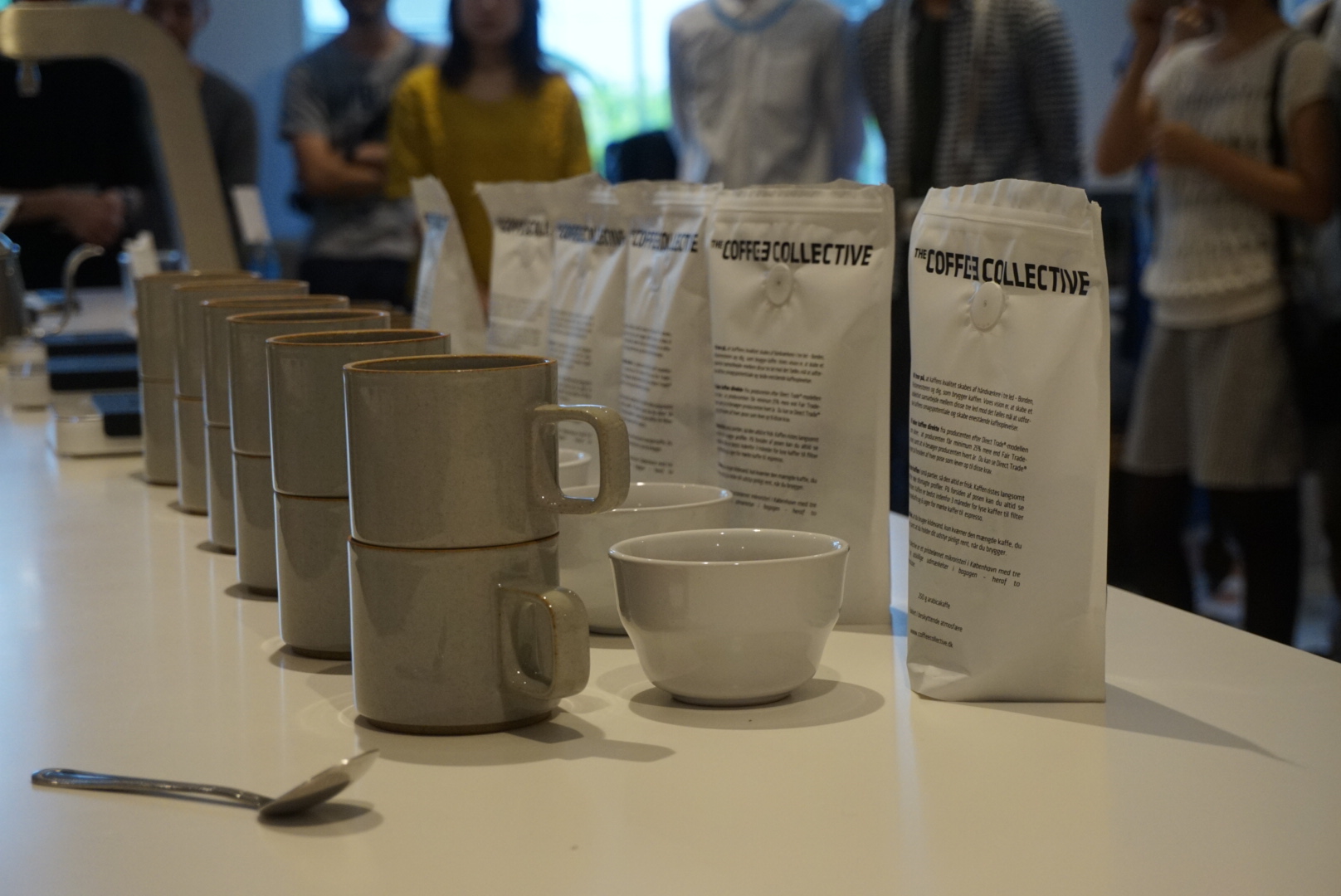 (テーブルに並べられたThe Coffee Collectiveのコーヒー豆)