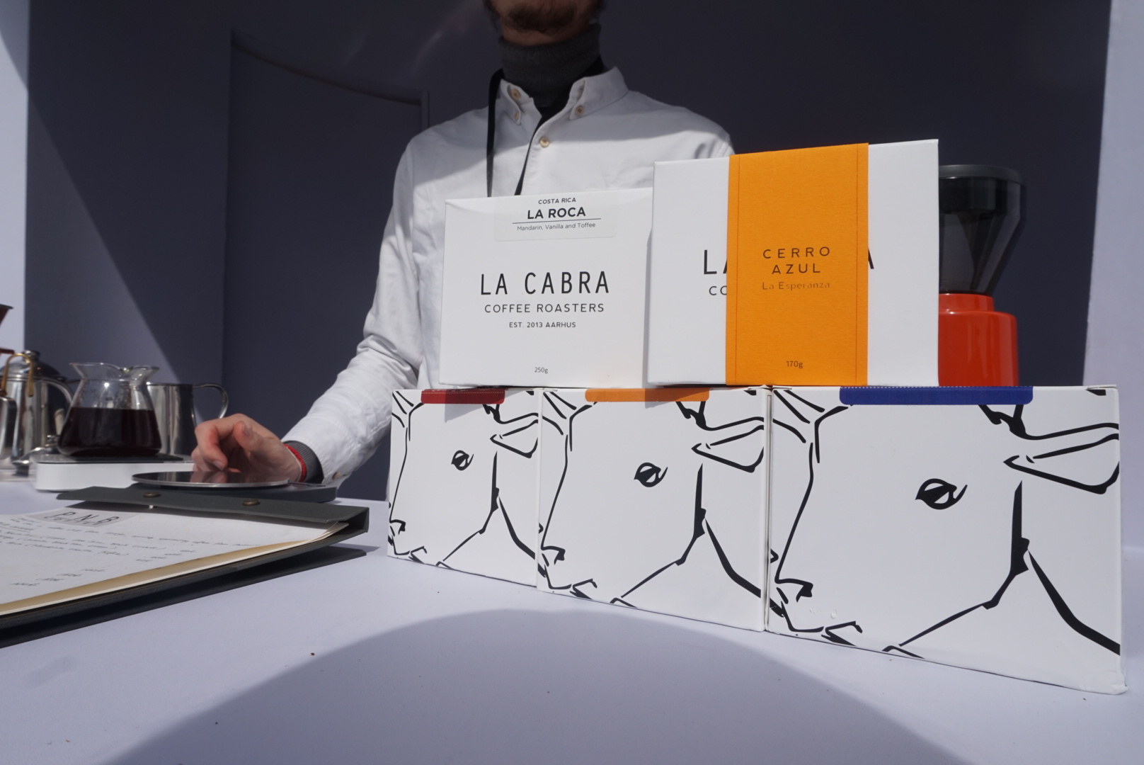 (今回は La Cabra Coffeeをサーブ。ゲイシャとケニアが人気でした。)