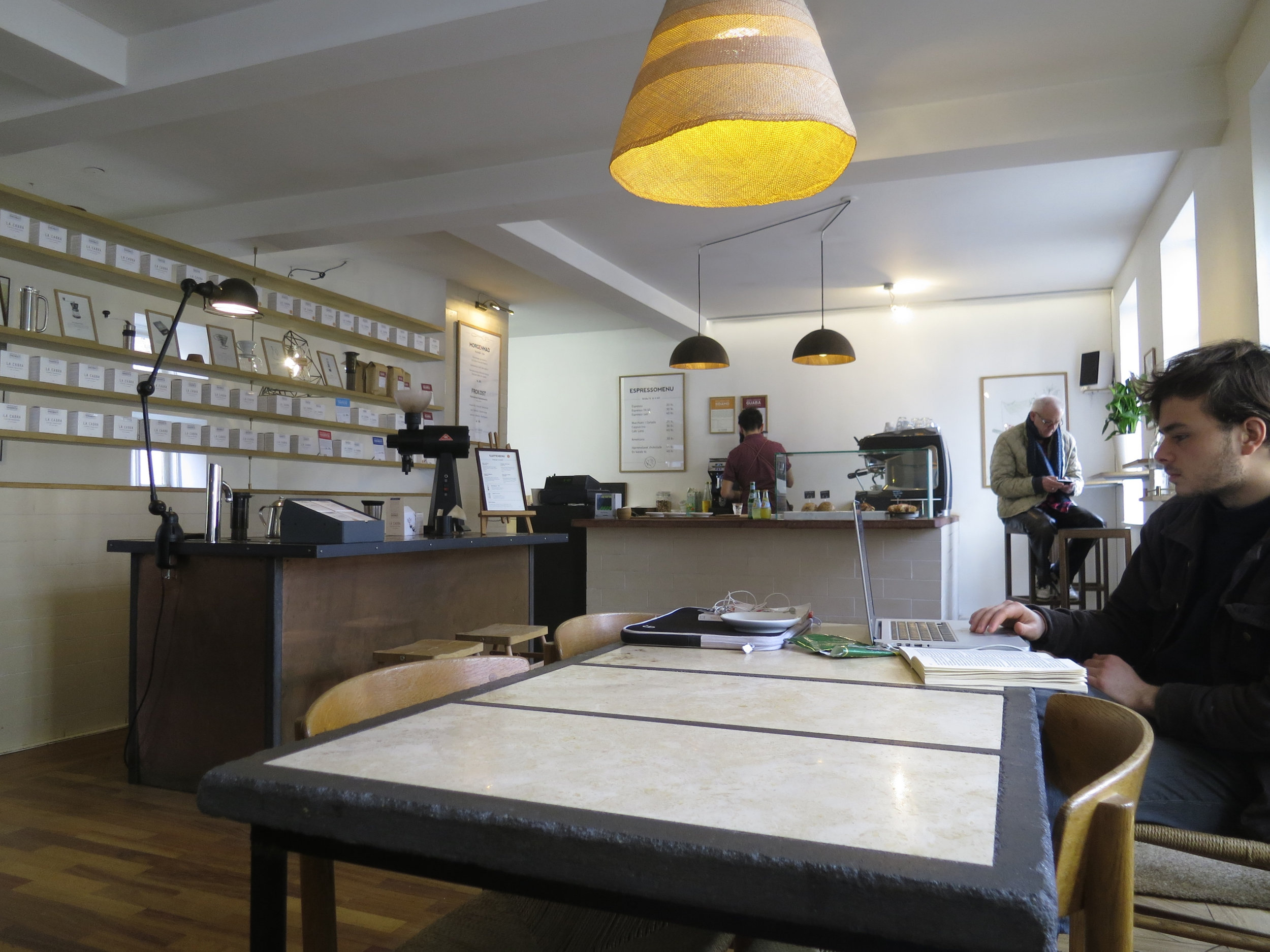 La Cabra Coffee店内(出典 Flickr )