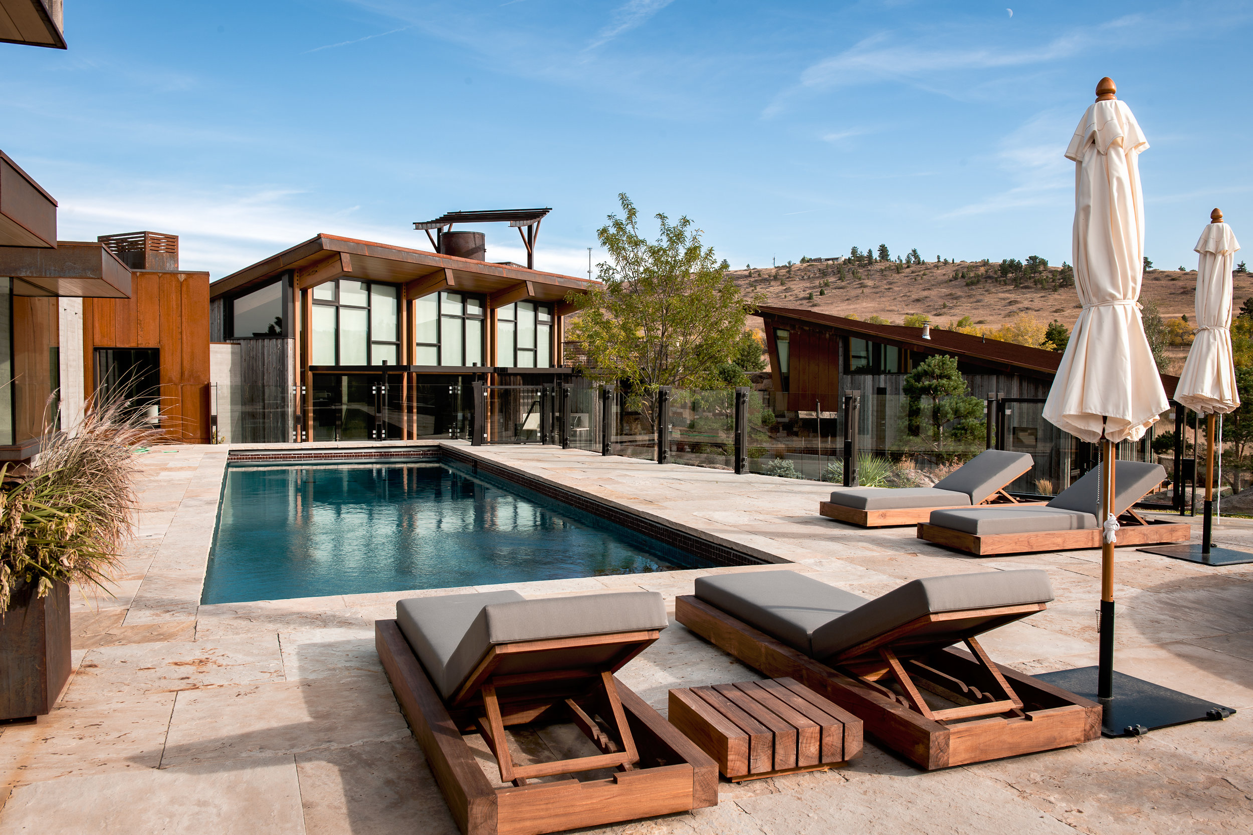 A VIRTUOUS GARDEN FAR BEYOND FORM AND EMPTINESS Location: Boulder, Colorado Completion: 2012 Collaborators: Architect: Barrett Studio Architect General Contractor for Home: Harrington Stanko Landscape Installater: Environmental Designs, Inc. Swimming Pool Installation: A-Quality Pool Photo Credit: Martin Mosko and Alxe Noden